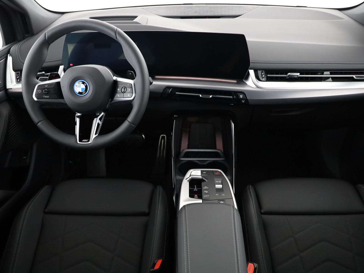 BMW 230e xDrive paddles Active Tourer-image-13