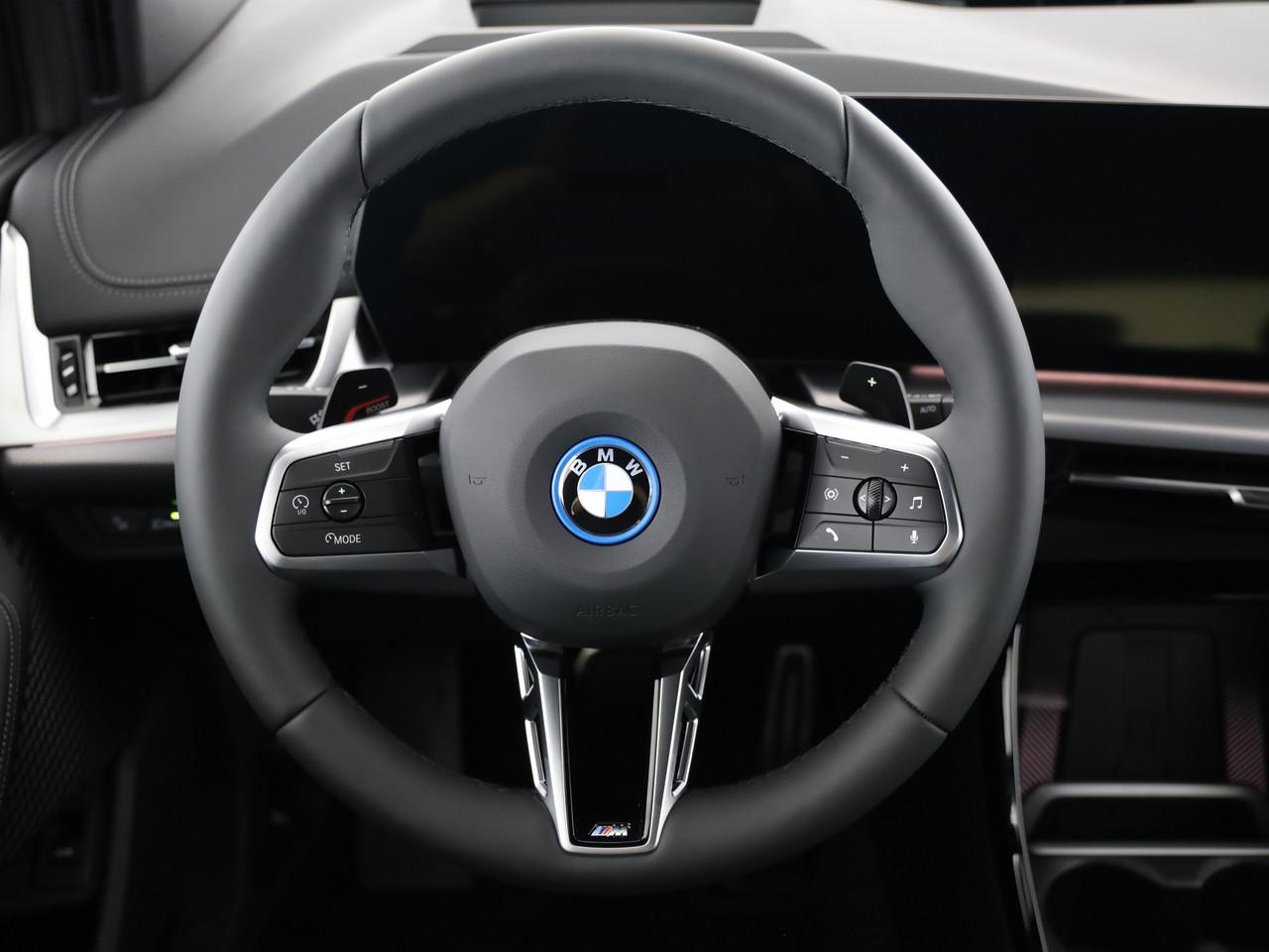 BMW 230e xDrive paddles Active Tourer-image-14