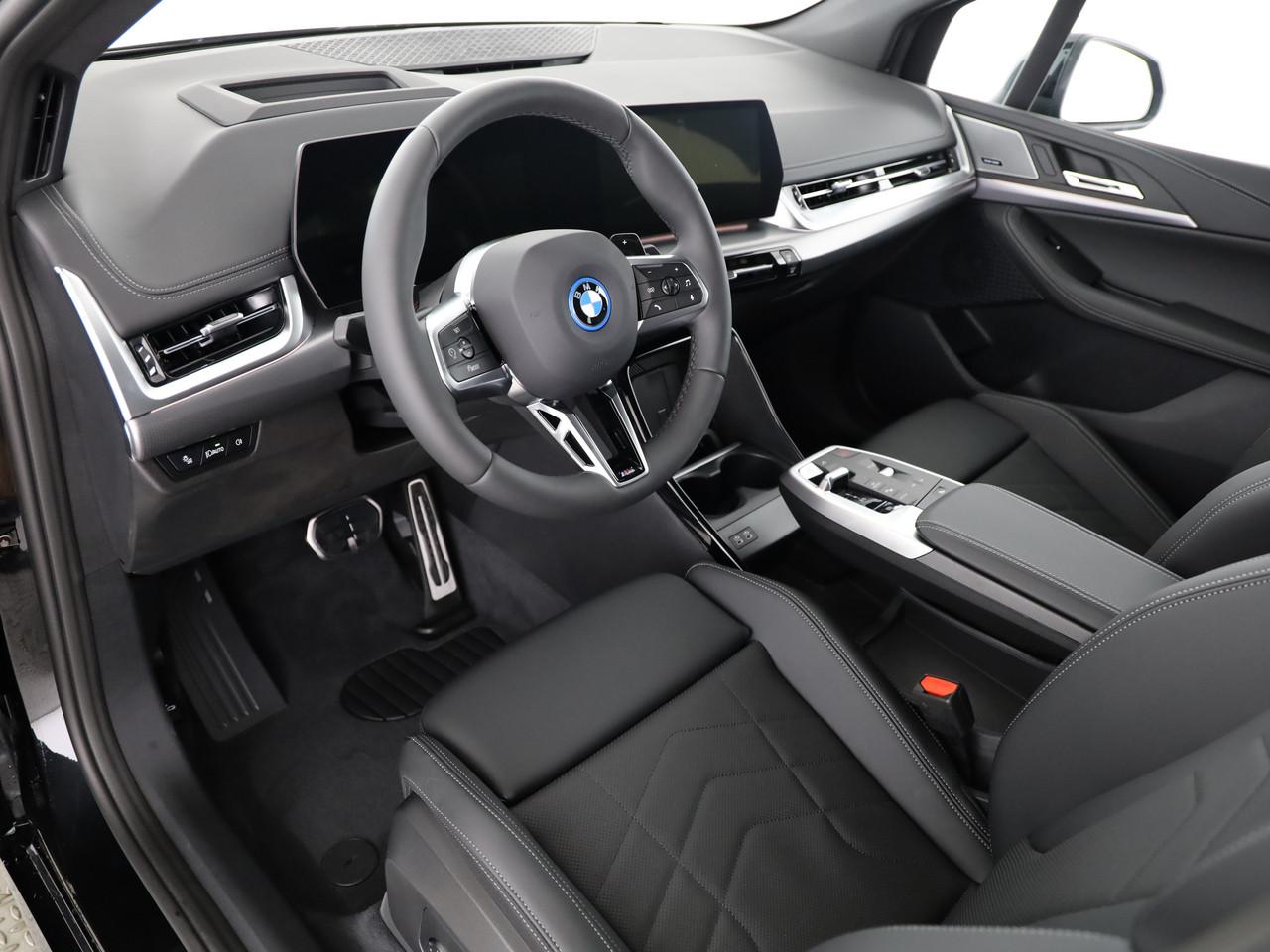 BMW 230e xDrive paddles Active Tourer-image-12