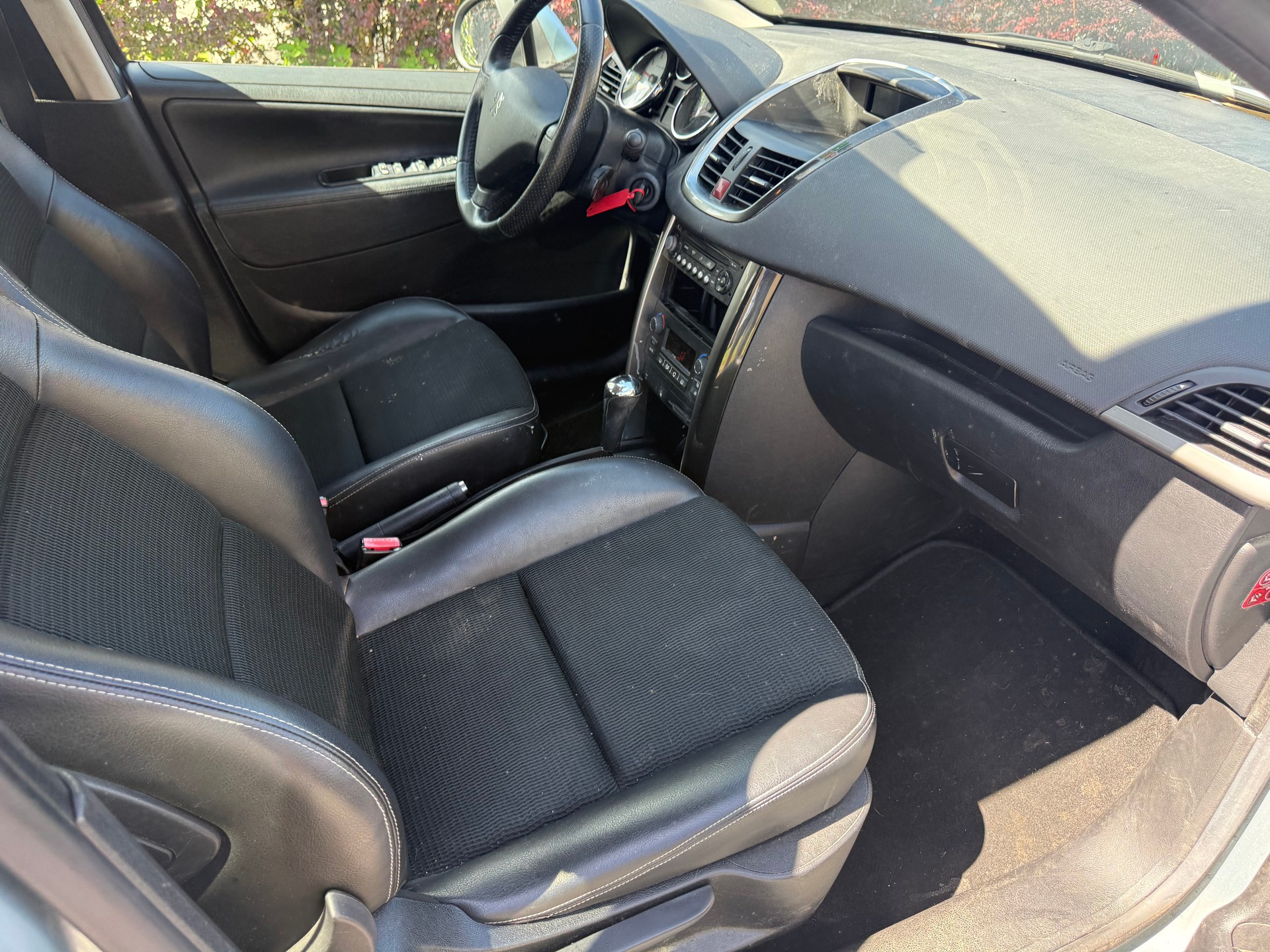 PEUGEOT 207 1.6 16V Sport Automatic-image-6