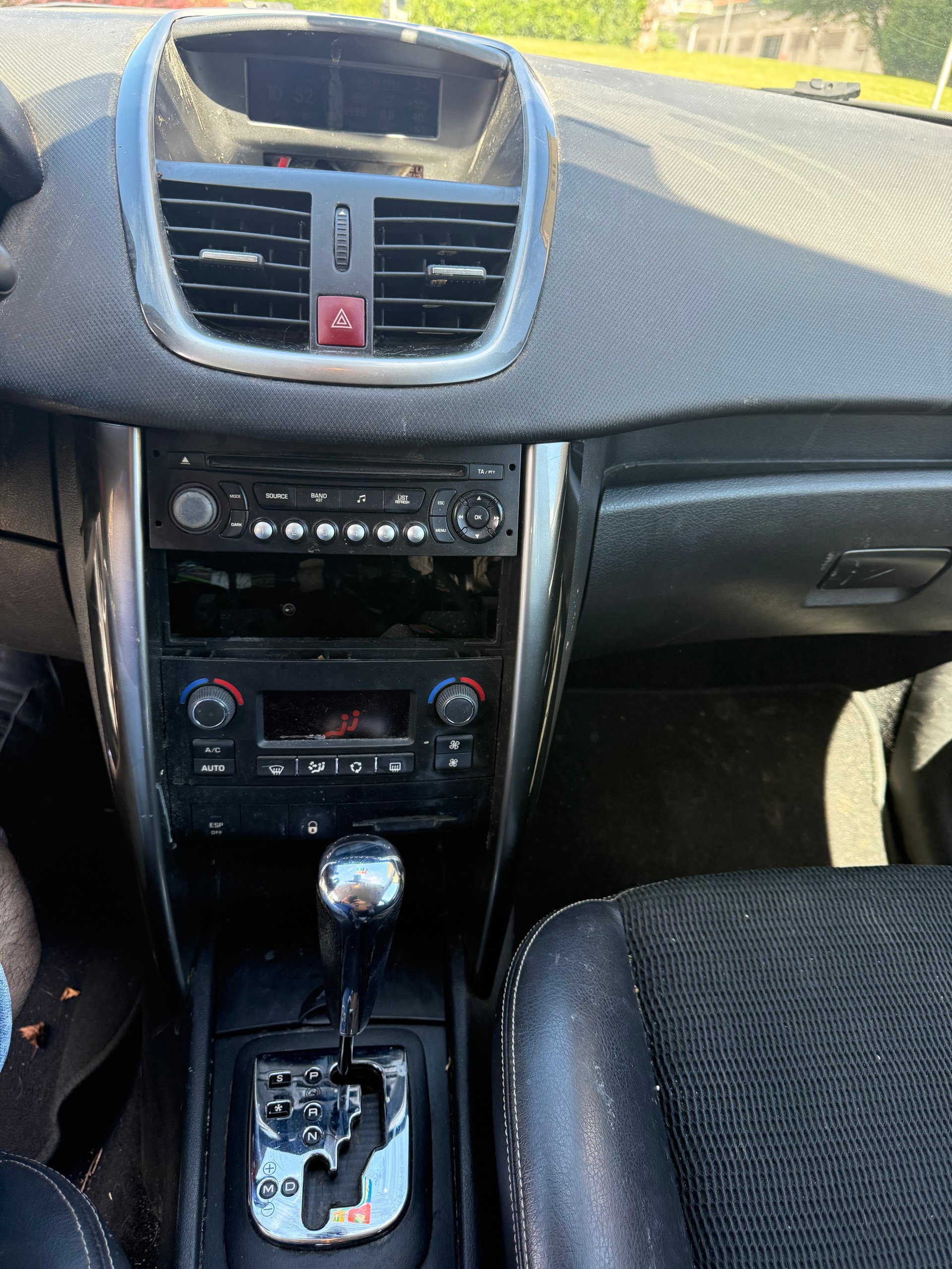 PEUGEOT 207 1.6 16V Sport Automatic-image-12