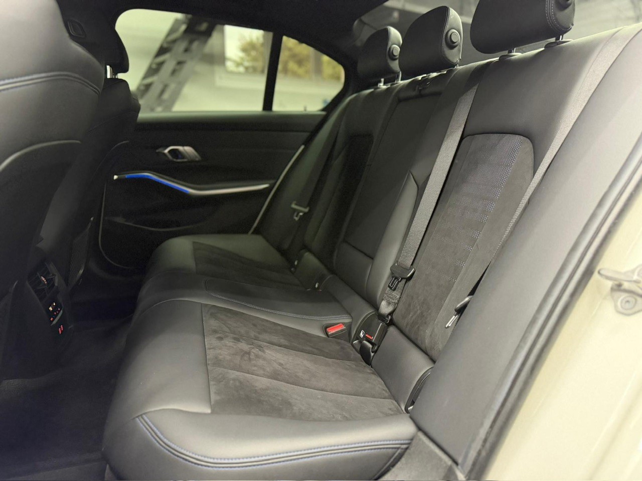 BMW 320d xDrive 48V Pure M Sport-image-23
