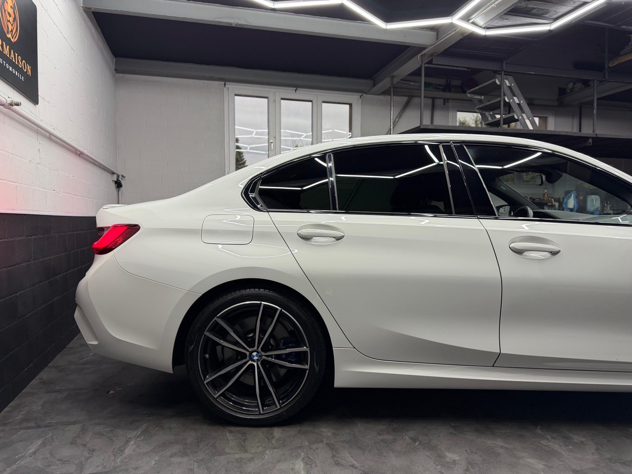 BMW 320d xDrive 48V Pure M Sport-image-6