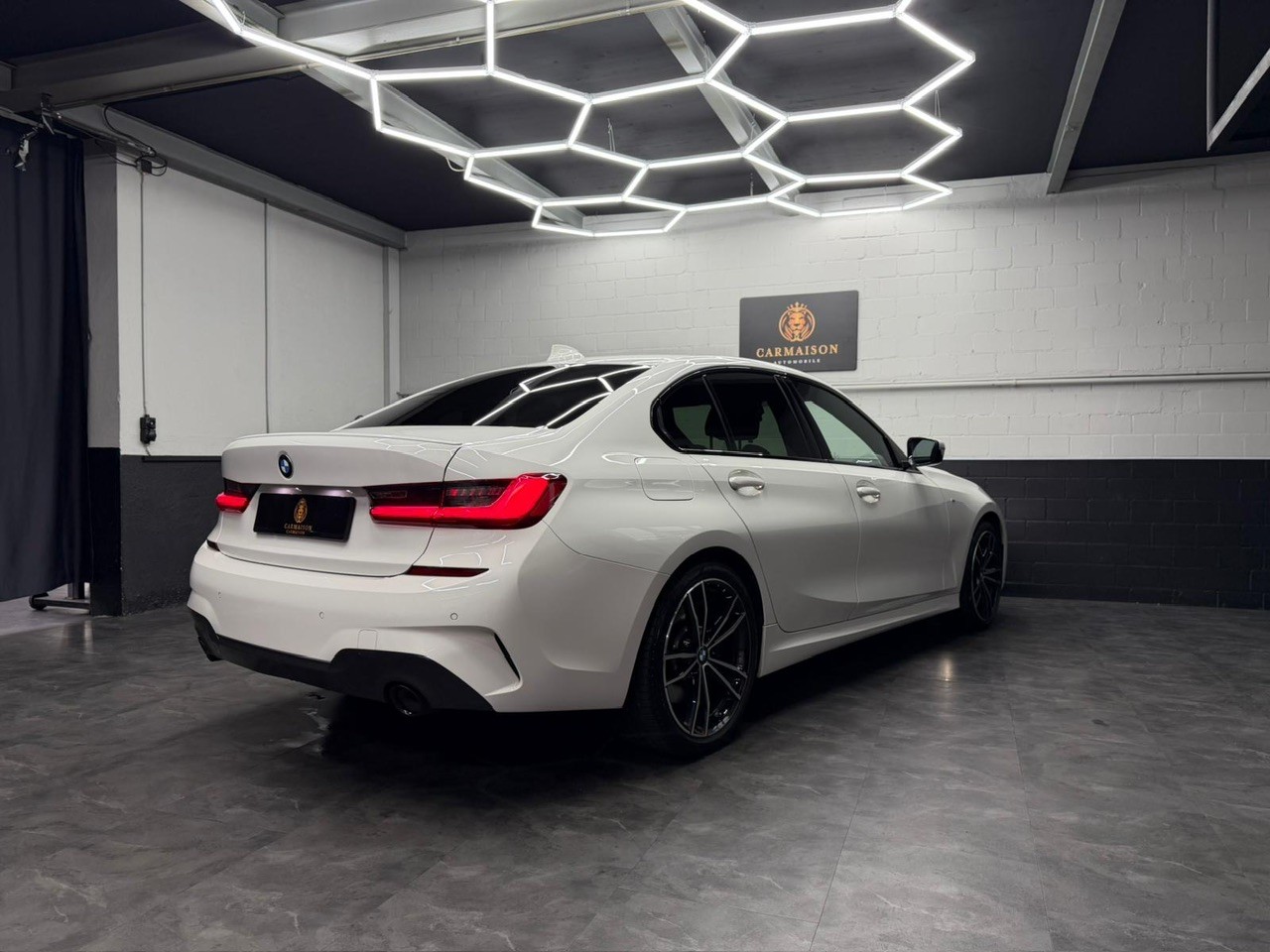 BMW 320d xDrive 48V Pure M Sport-image-9