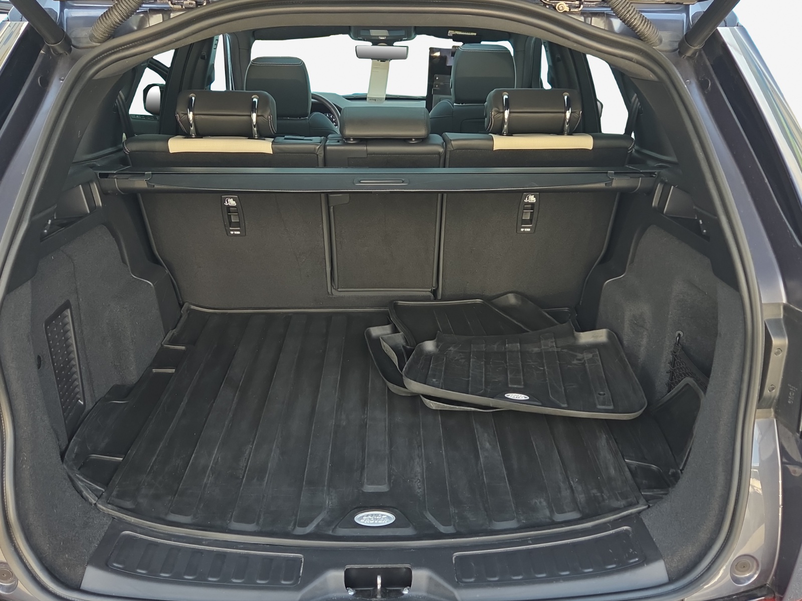 LAND ROVER Discovery Sport P300e 1.5 PHEV SE AT8-image-12