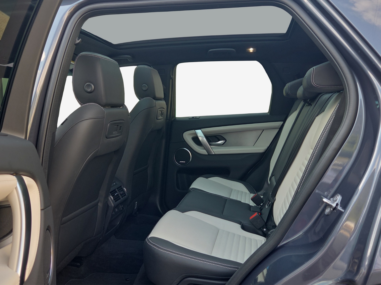 LAND ROVER Discovery Sport P300e 1.5 PHEV SE AT8-image-11