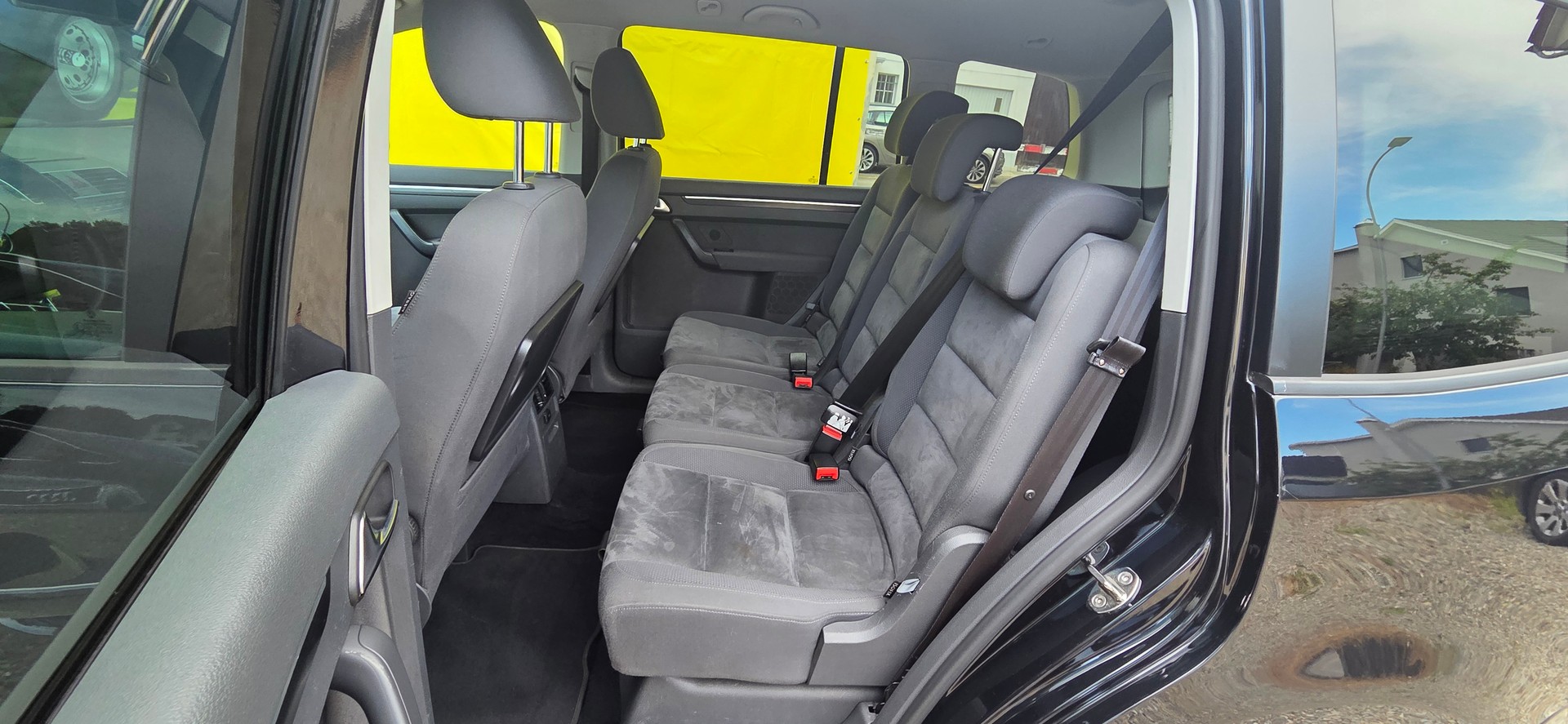 VW Touran 2.0 TDI Highline-image-8