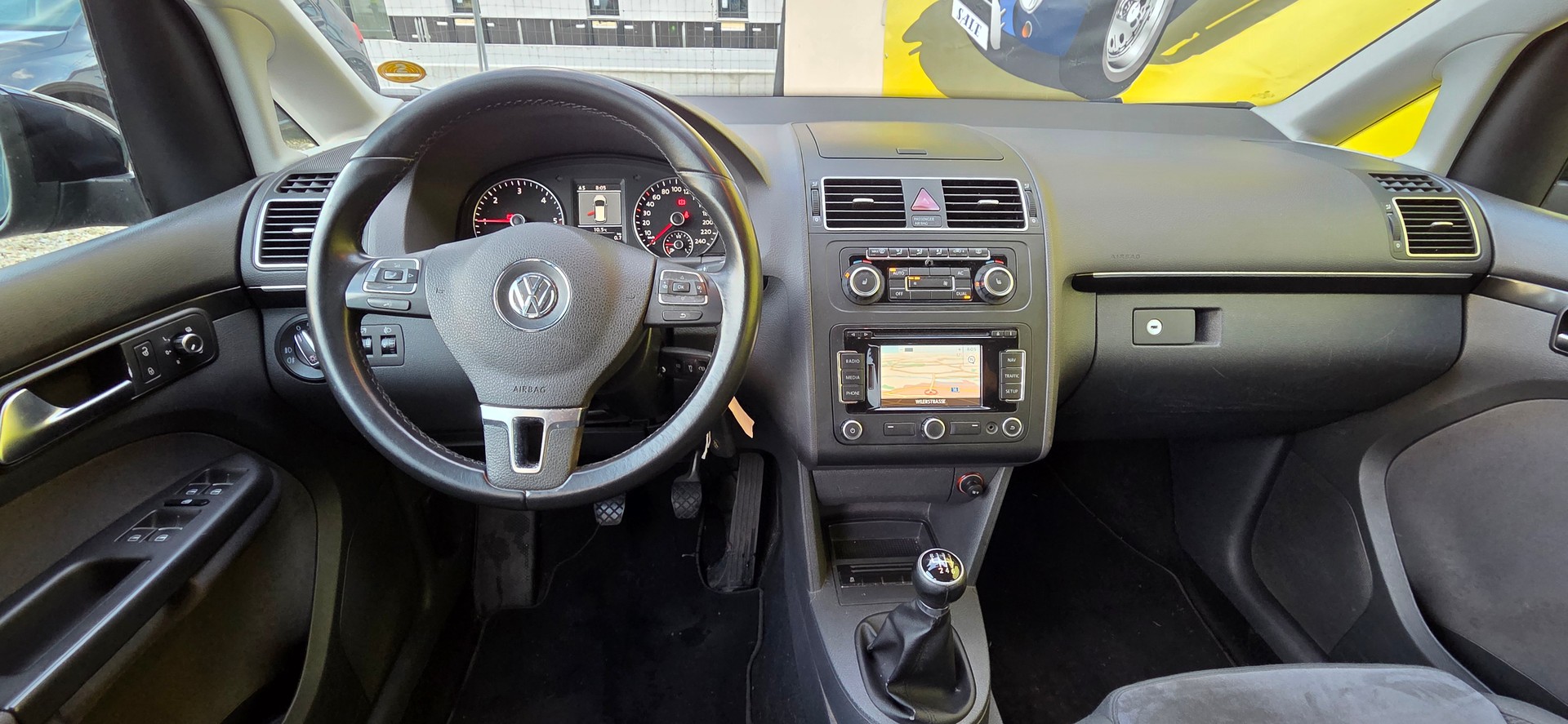 VW Touran 2.0 TDI Highline-image-9
