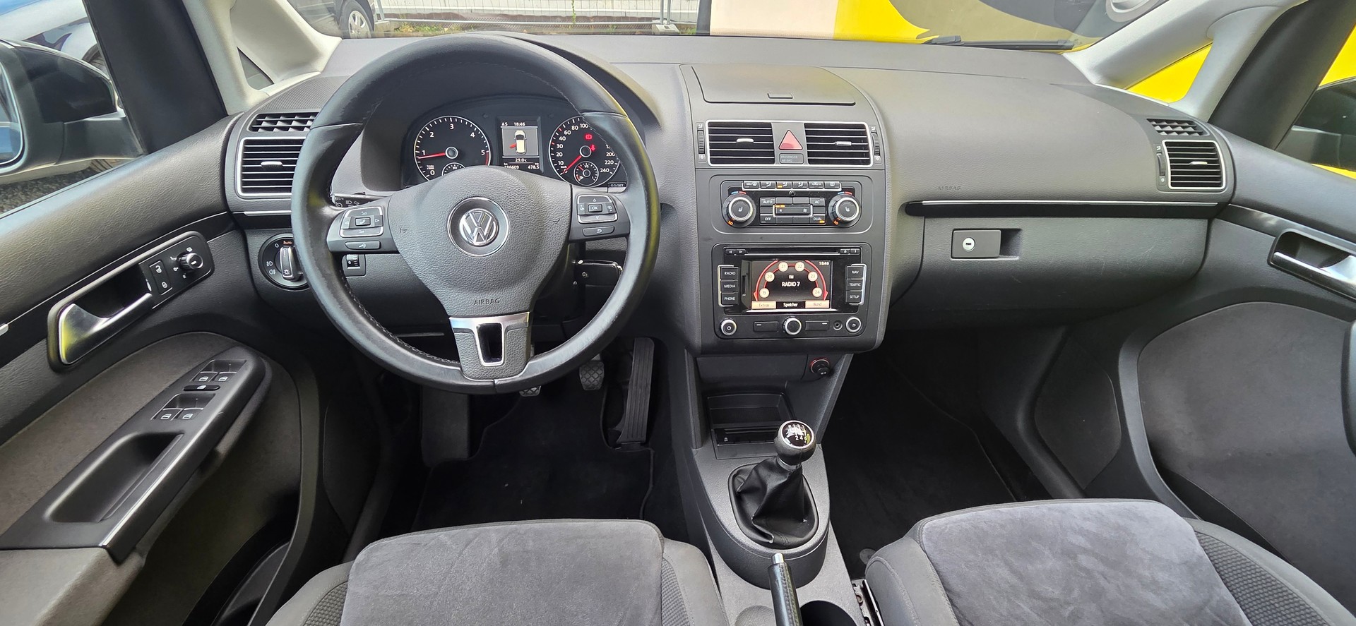 VW Touran 2.0 TDI Highline-image-6