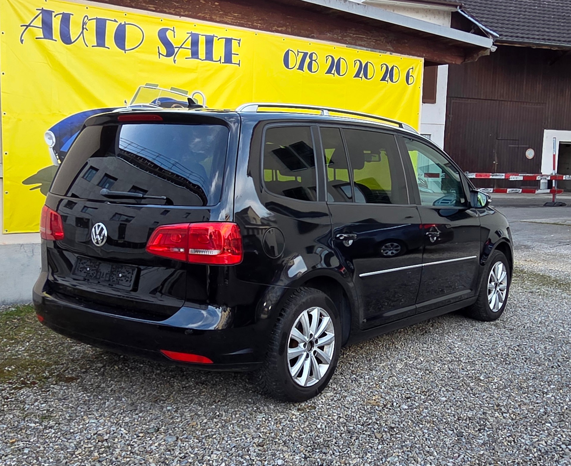VW Touran 2.0 TDI Highline-image-1