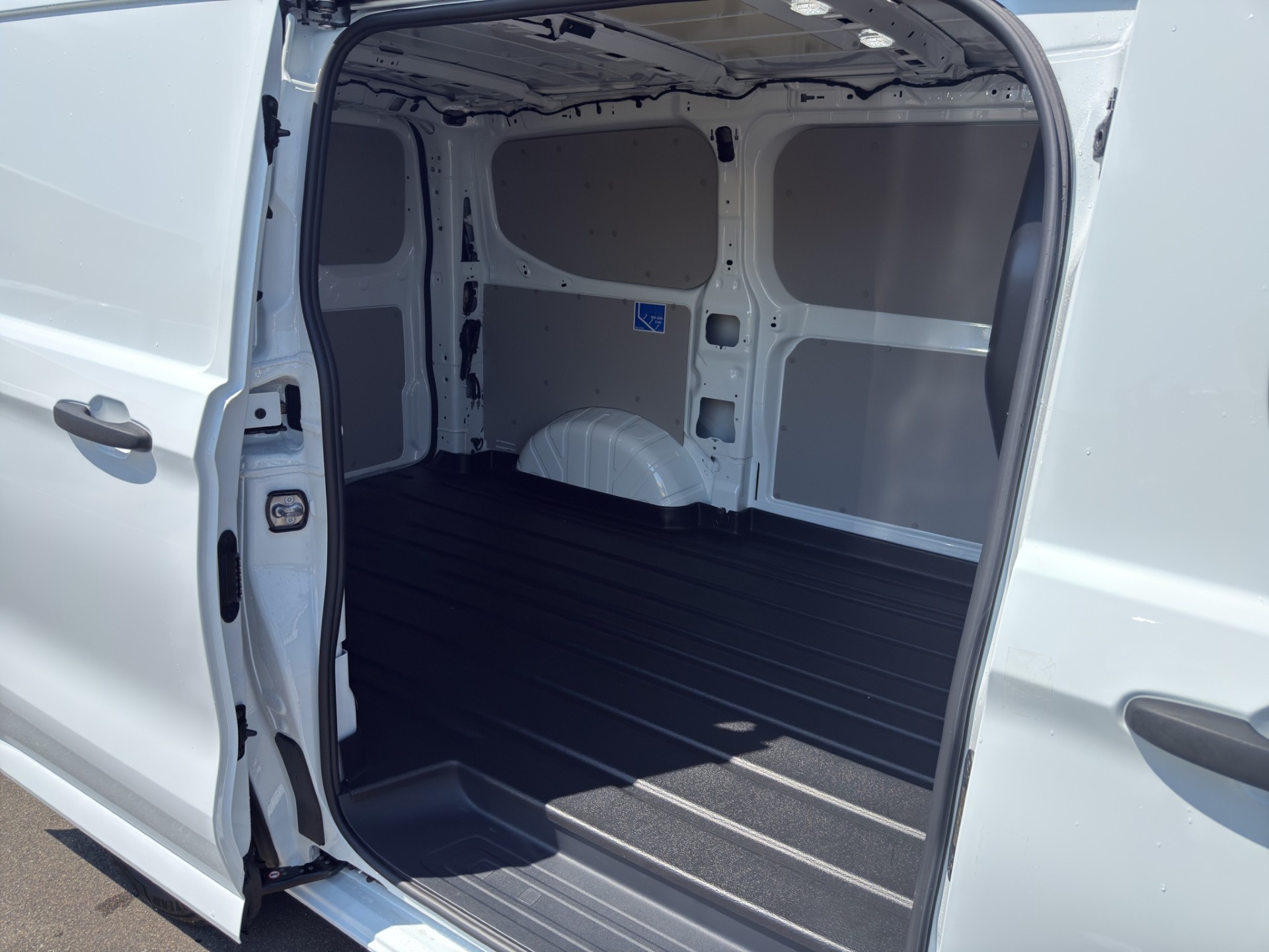 FORD Transit C Van 320 L1 2.5 Duratec 233 Trend PHEV-image-11
