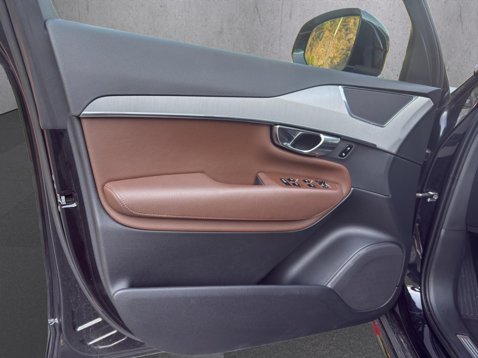 VOLVO XC90 B5 Diesel Mild Hybrid AWD Momentum Geartronic-image-14
