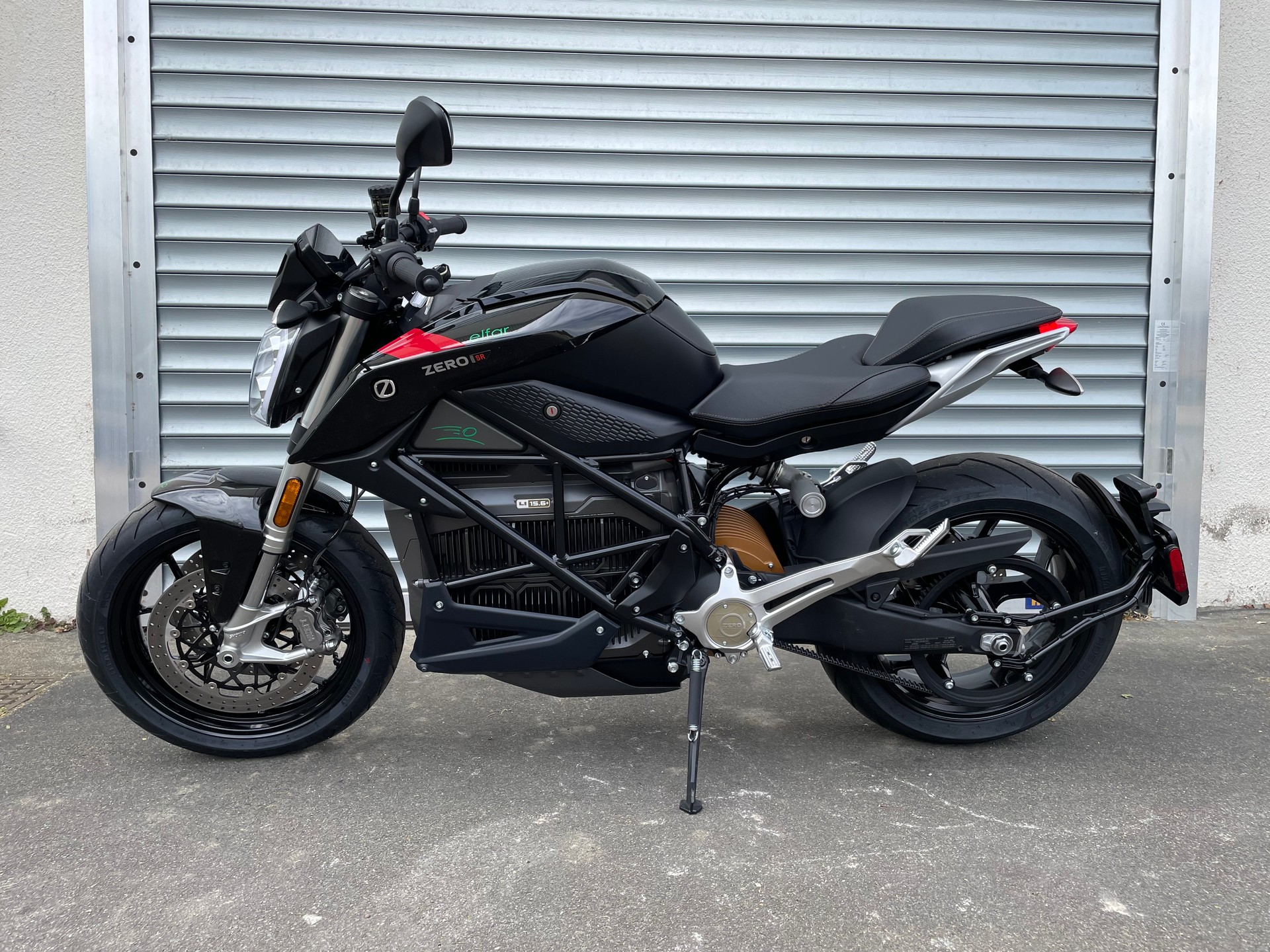 ZERO 15.6+-showroom-element-1