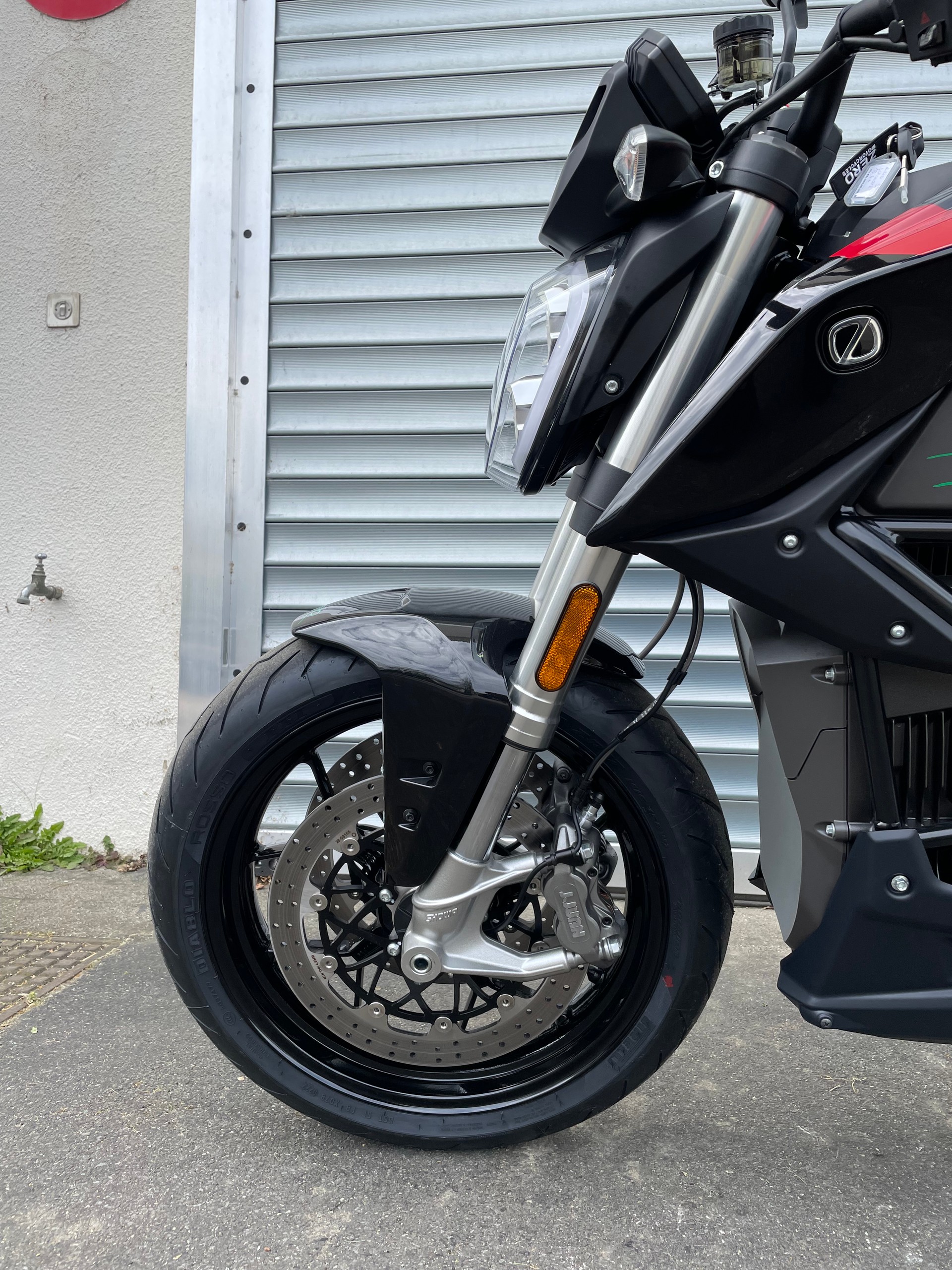 ZERO 15.6+-showroom-element-3
