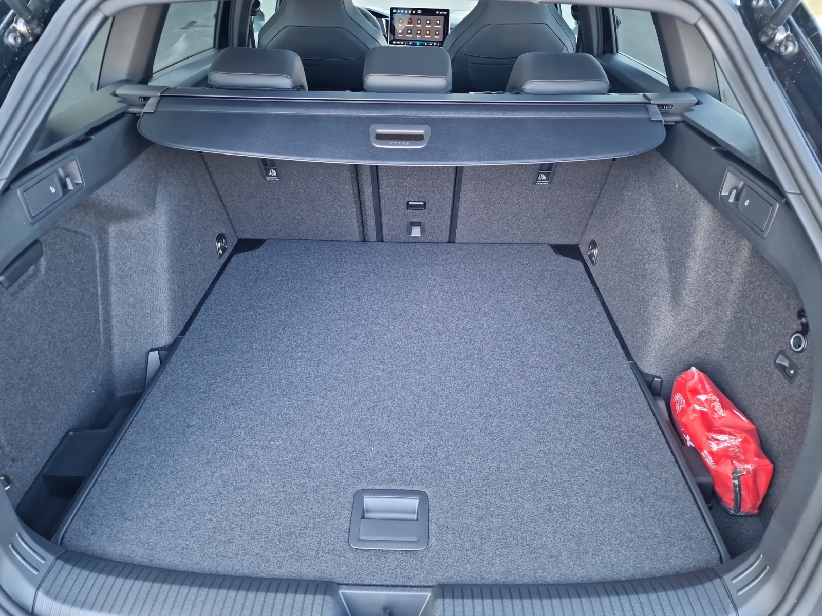 VW Golf Variant 1.5 eTSI R-Line DSG Panorama AHK-image-21
