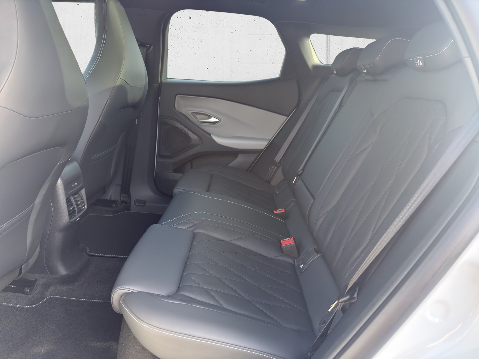 FORD Explorer Extended Range Premium AWD-image-13