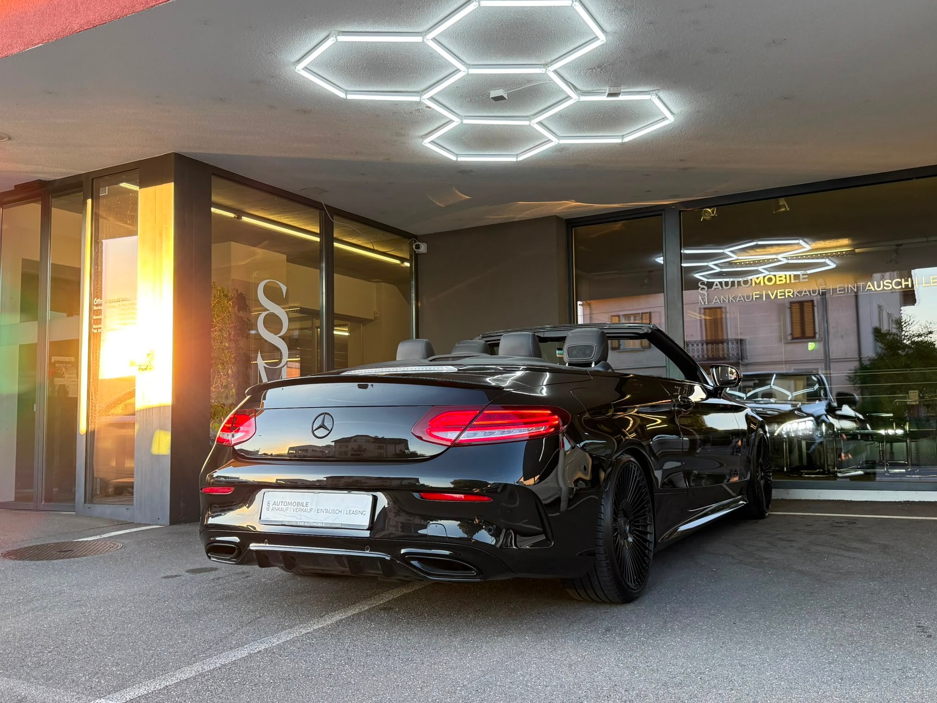 MERCEDES-BENZ C 200 AMG Line Cabriolet *Aversus* *Burmester* *CH Fahrzeug* 9G-Tronic-image-8