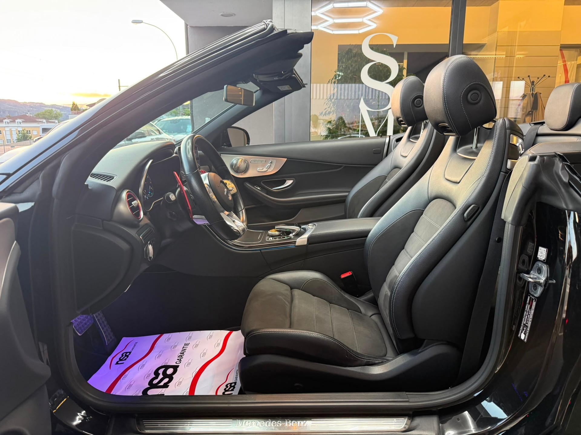 MERCEDES-BENZ C 200 AMG Line Cabriolet *Aversus* *Burmester* *CH Fahrzeug* 9G-Tronic-image-10
