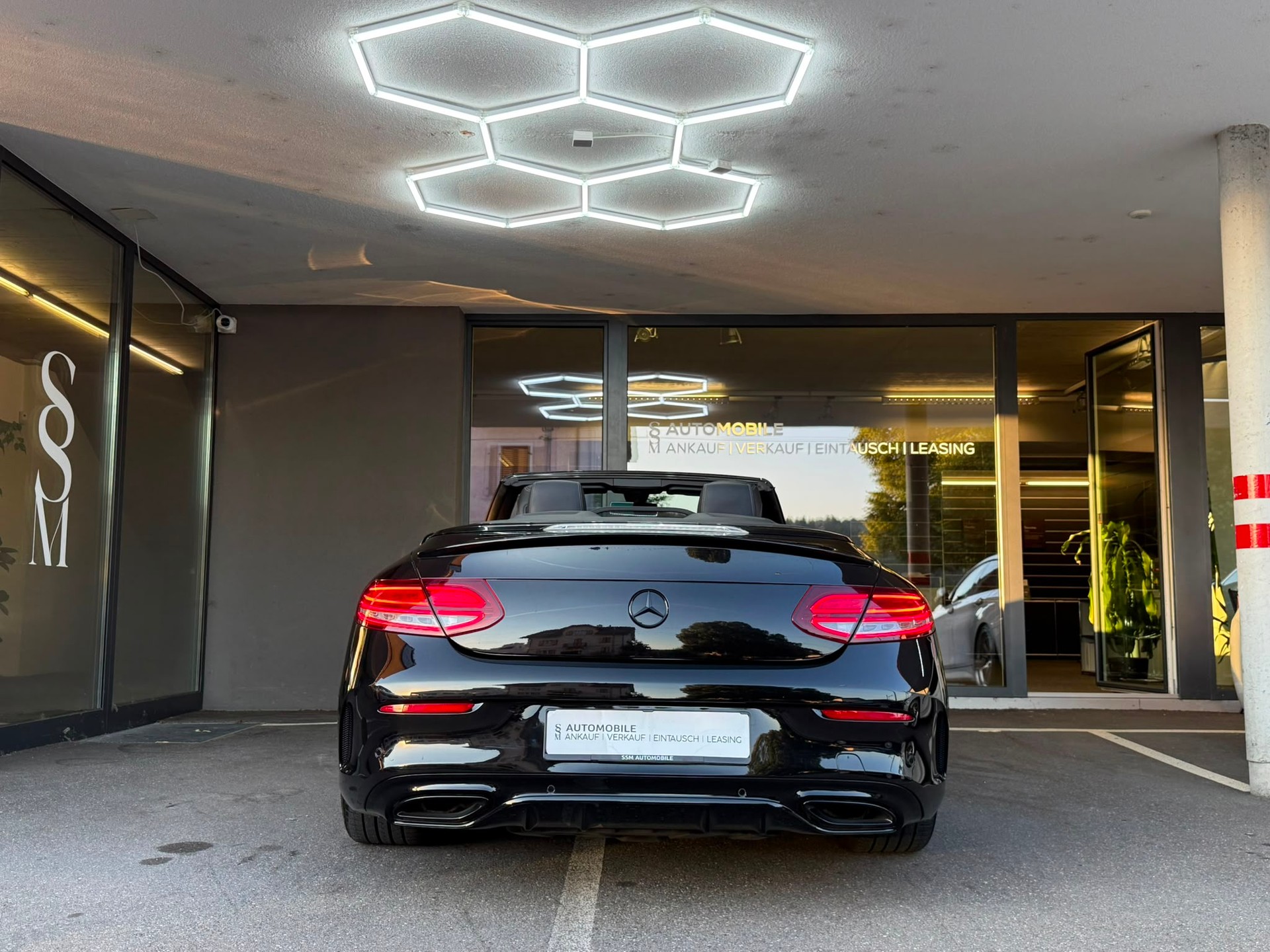 MERCEDES-BENZ C 200 AMG Line Cabriolet *Aversus* *Burmester* *CH Fahrzeug* 9G-Tronic-image-7