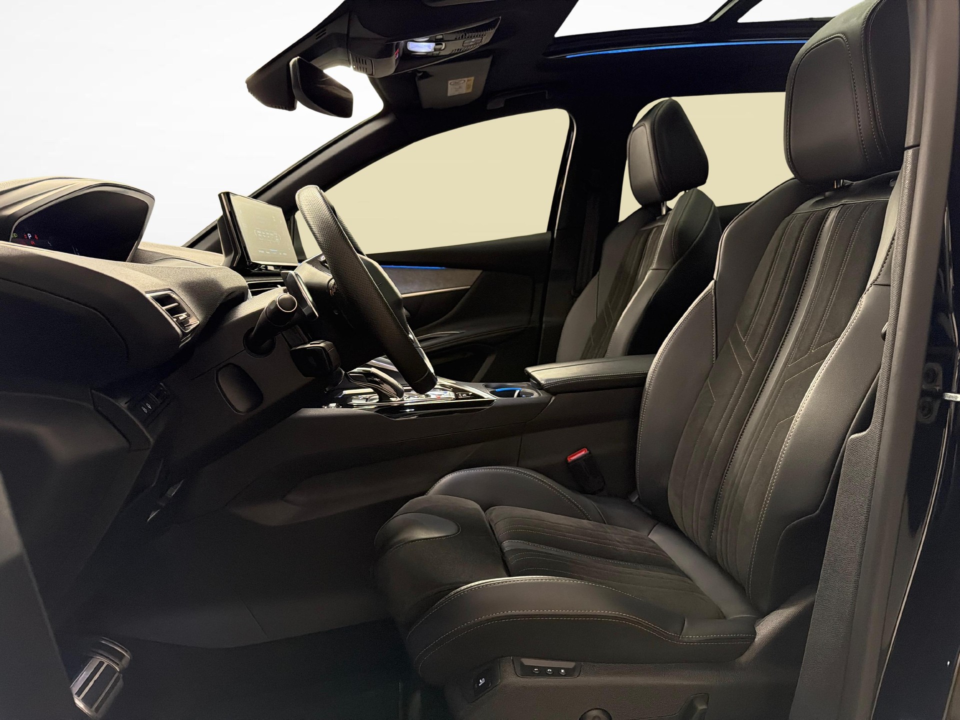 PEUGEOT 3008 1.2 PureTech GT Pack-image-9