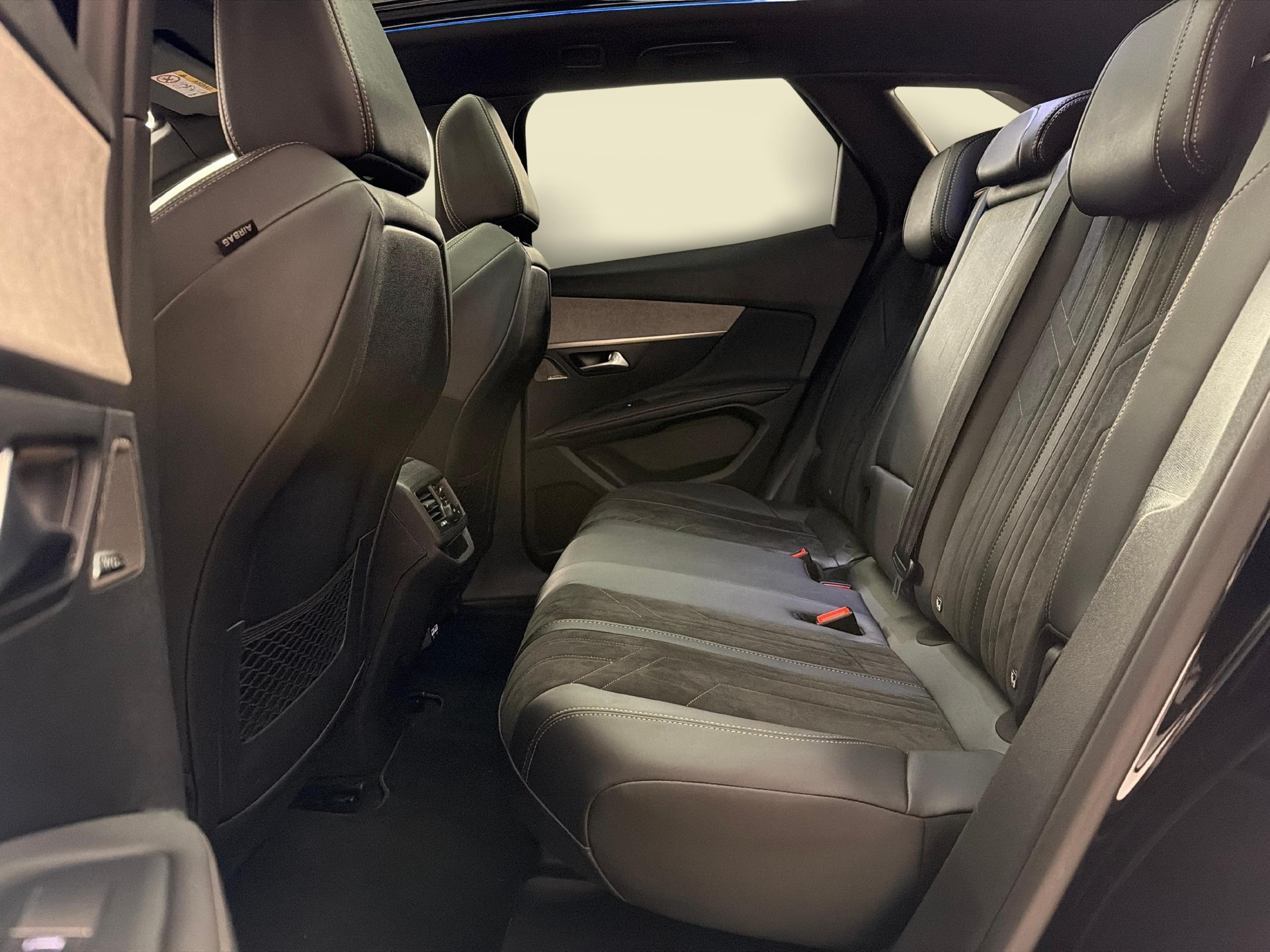 PEUGEOT 3008 1.2 PureTech GT Pack-image-10