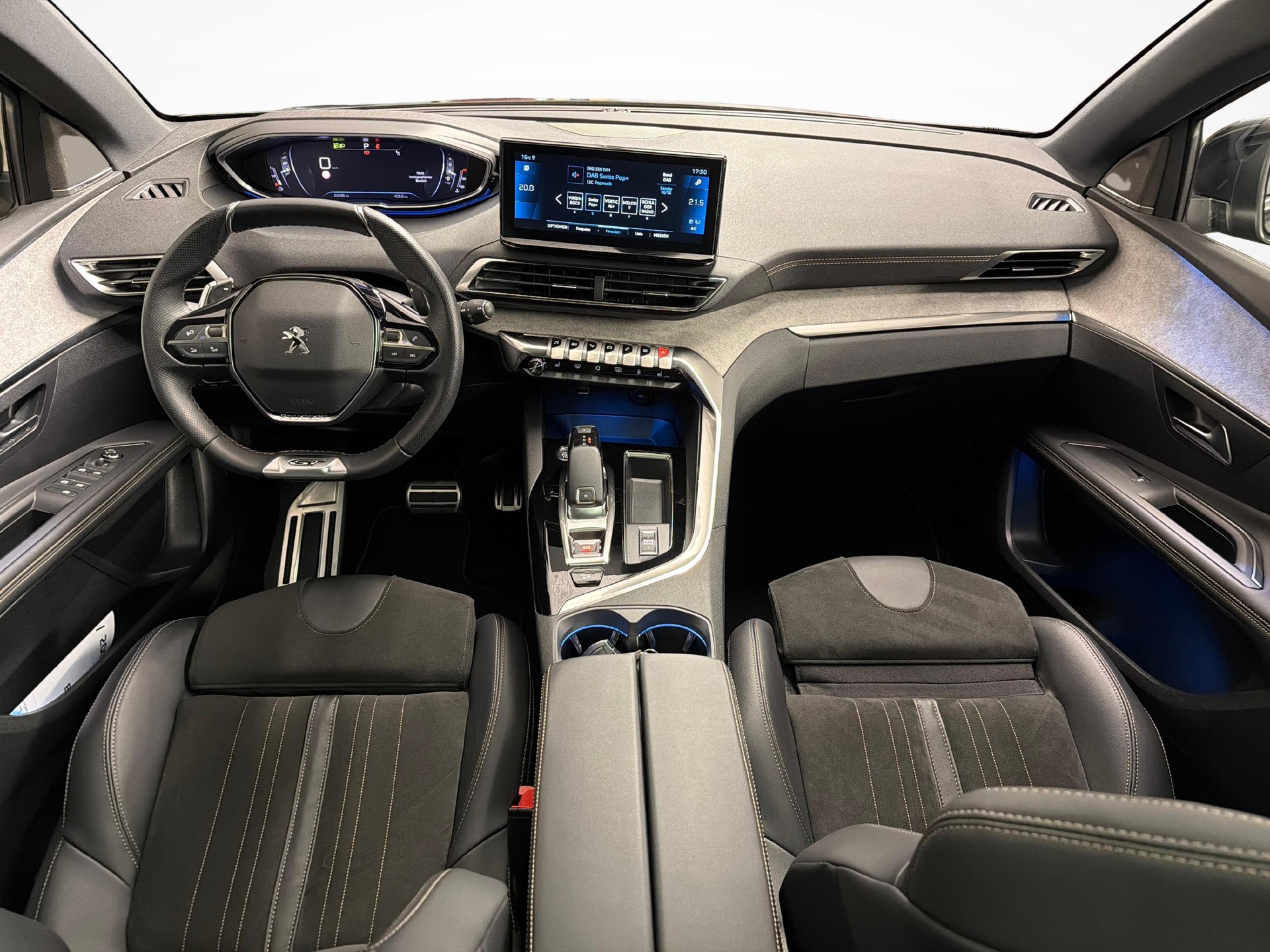 PEUGEOT 3008 1.2 PureTech GT Pack-image-8