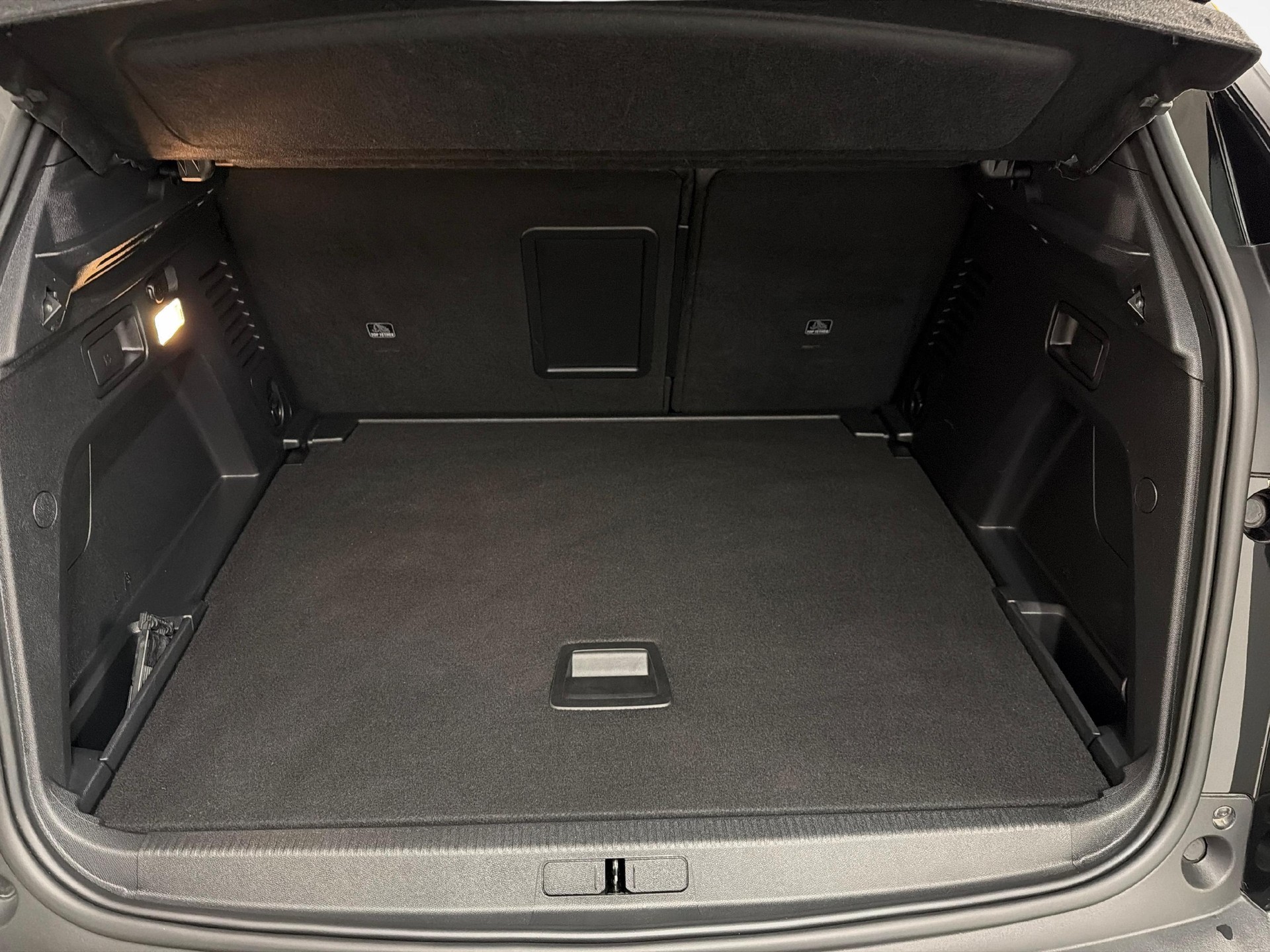PEUGEOT 3008 1.2 PureTech GT Pack-image-11