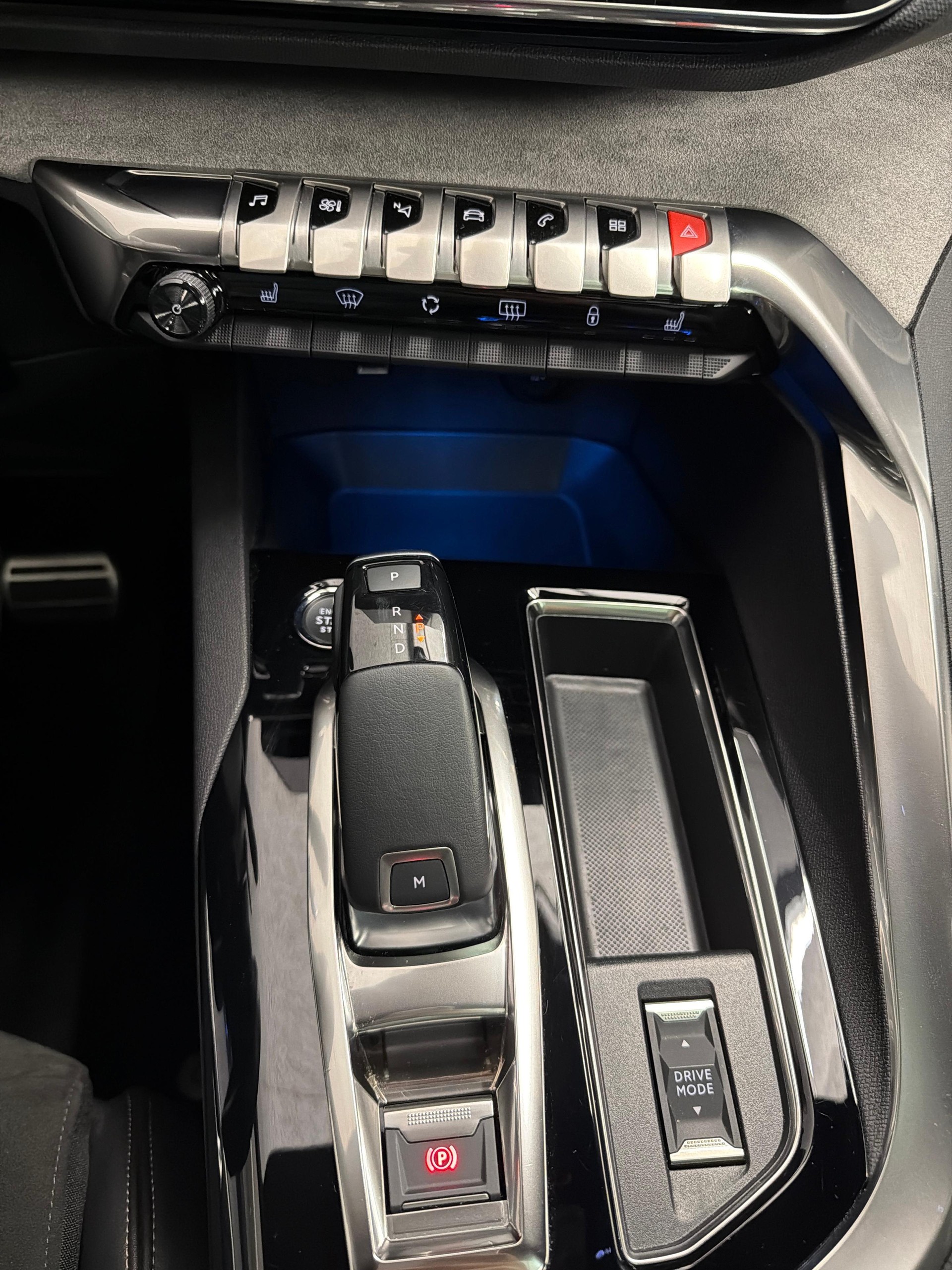 PEUGEOT 3008 1.2 PureTech GT Pack-image-17