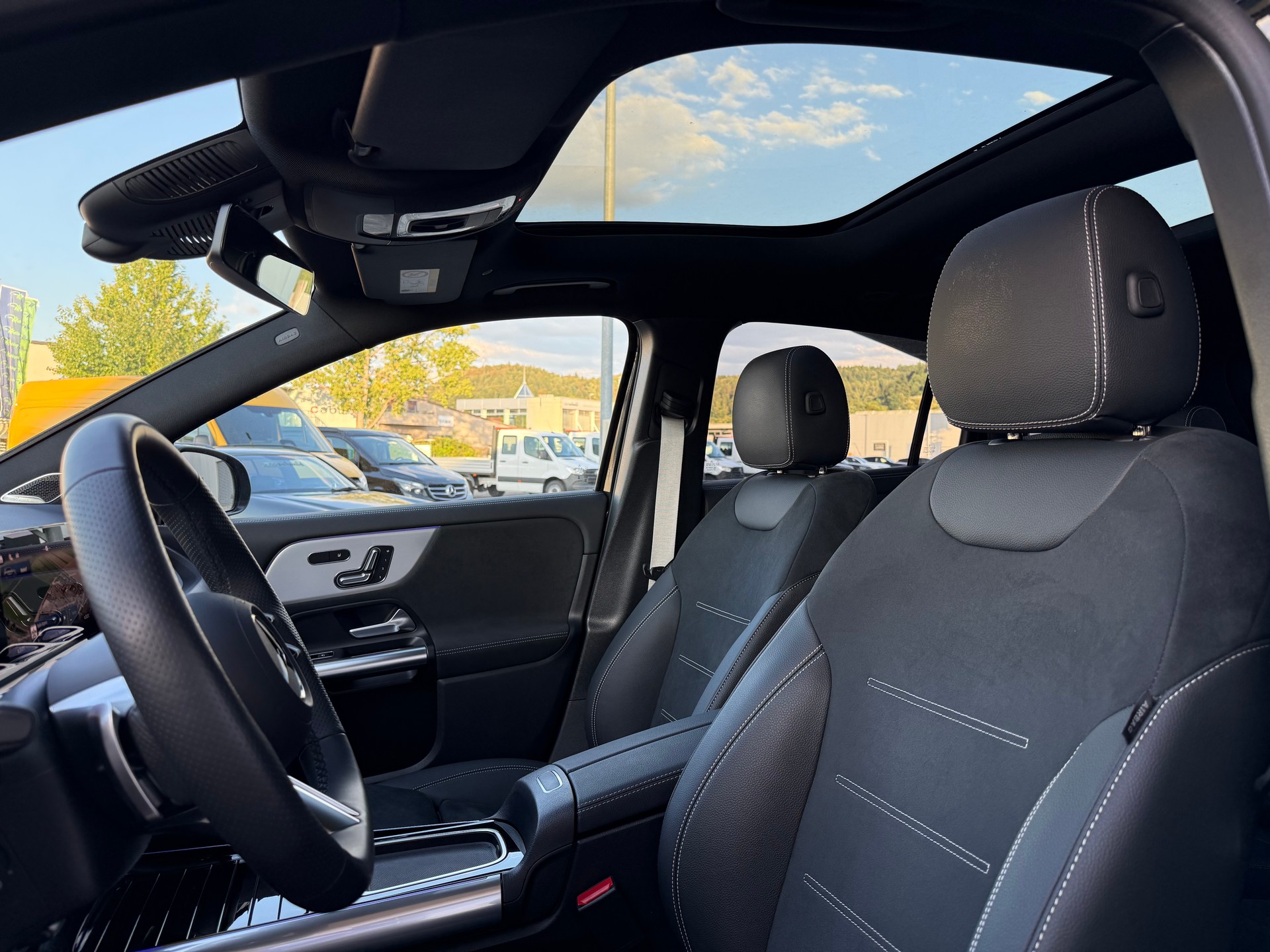 MERCEDES-BENZ GLA 250 AMG Line 4Matic 8G-DCT Swiss Star-image-4