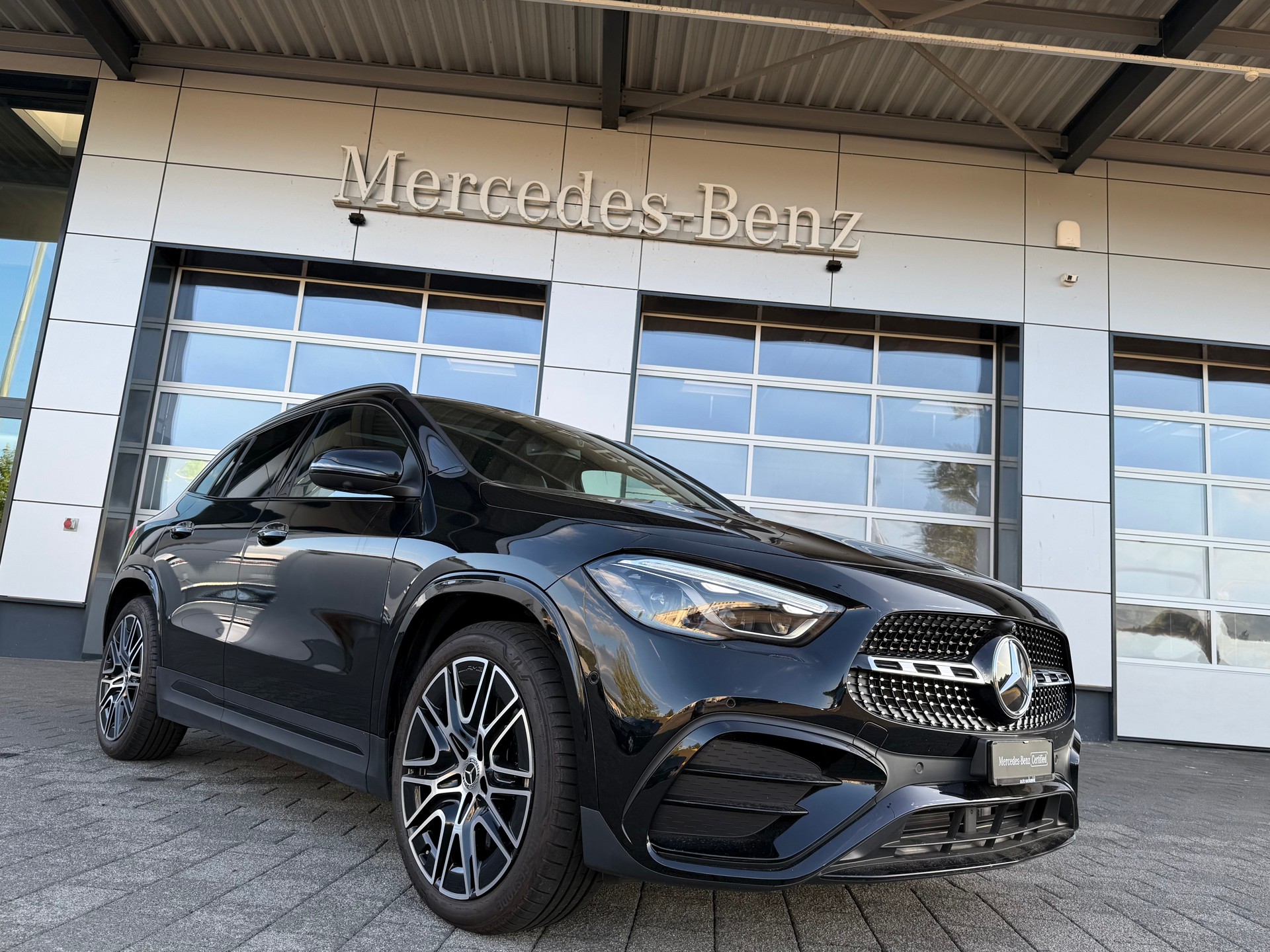 MERCEDES-BENZ GLA 250 AMG Line 4Matic 8G-DCT Swiss Star-image-0