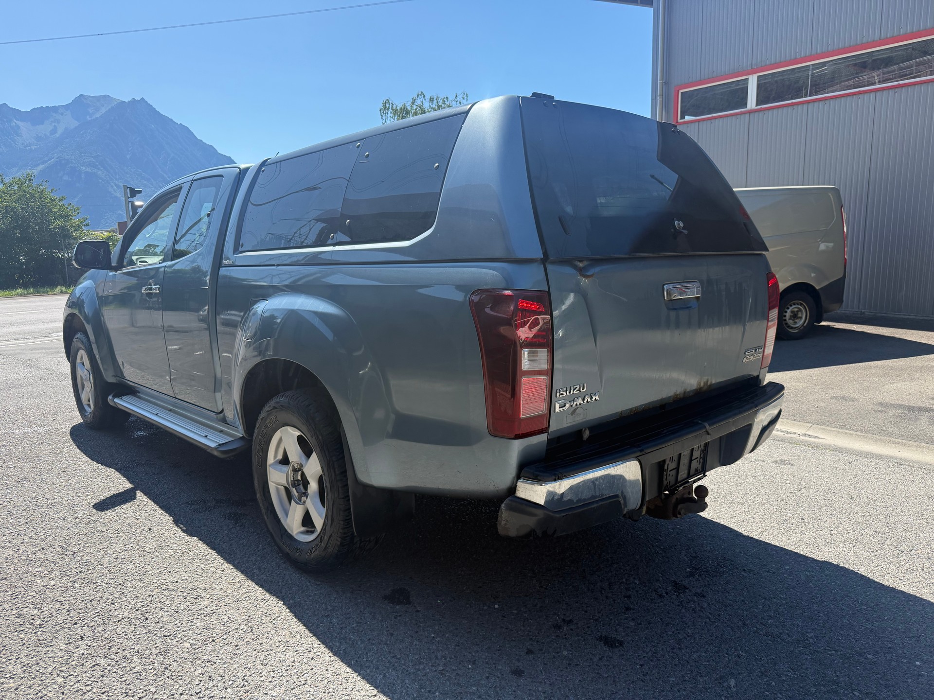 ISUZU D-MAX 2.5 SpaceCab Solar Plus 4x4 A-image-4
