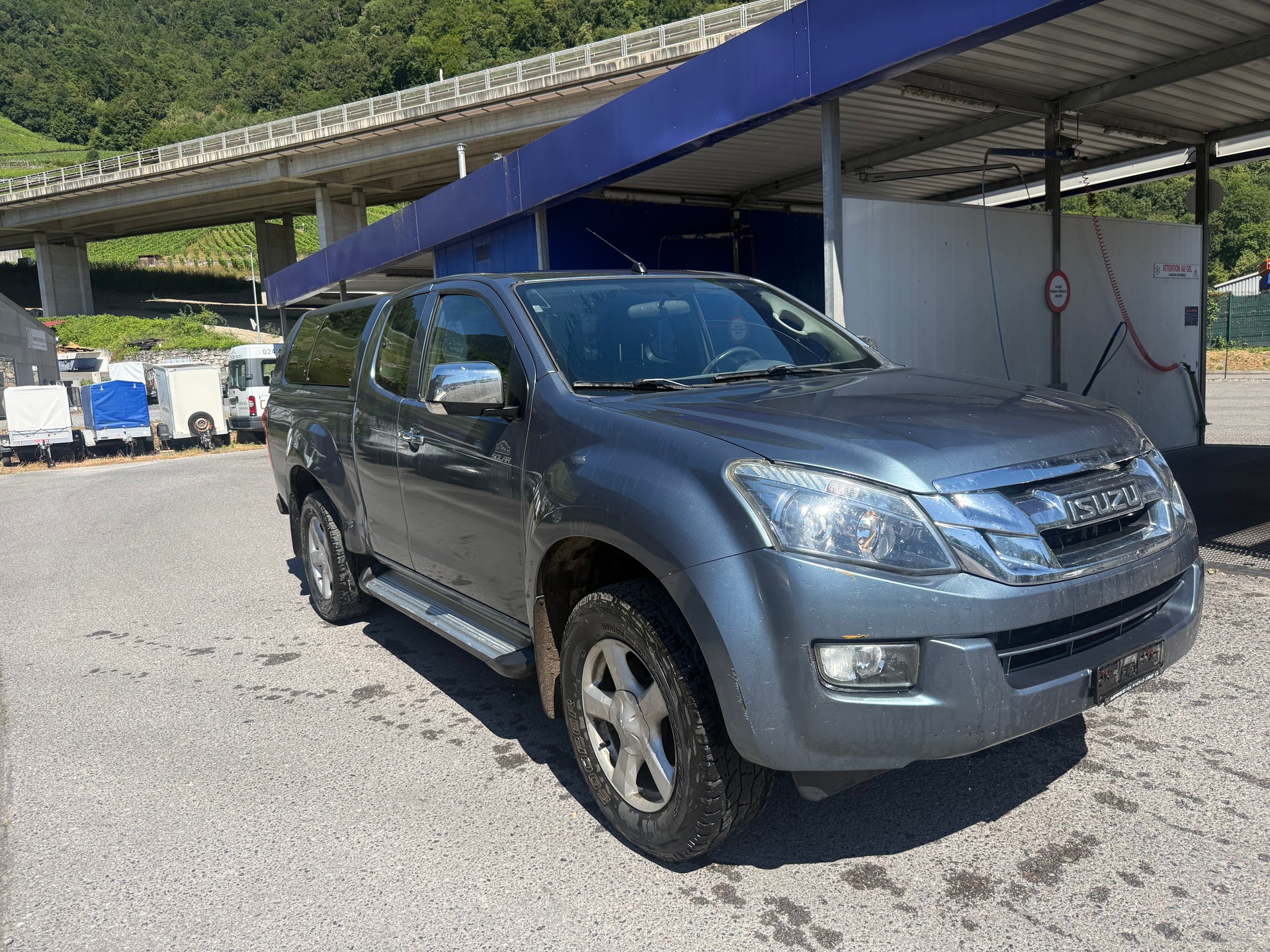 ISUZU D-MAX 2.5 SpaceCab Solar Plus 4x4 A-image-2