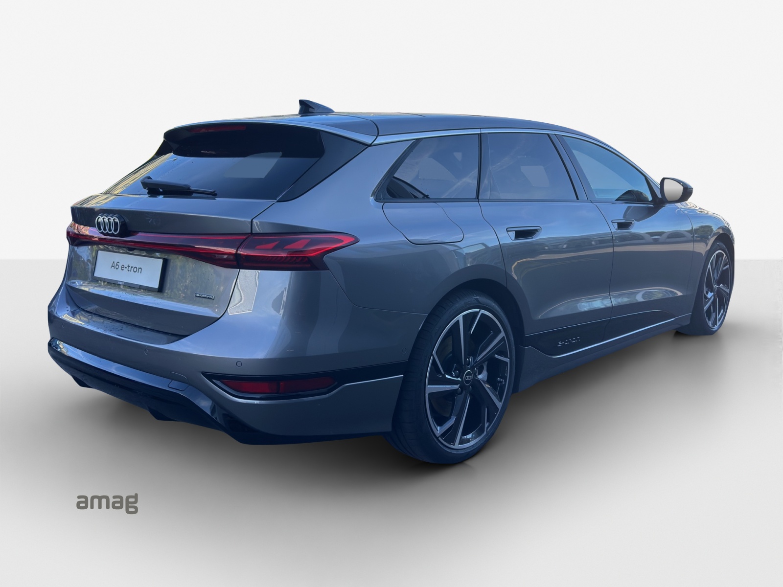 AUDI A6 Avant e-tron quattro-image-4