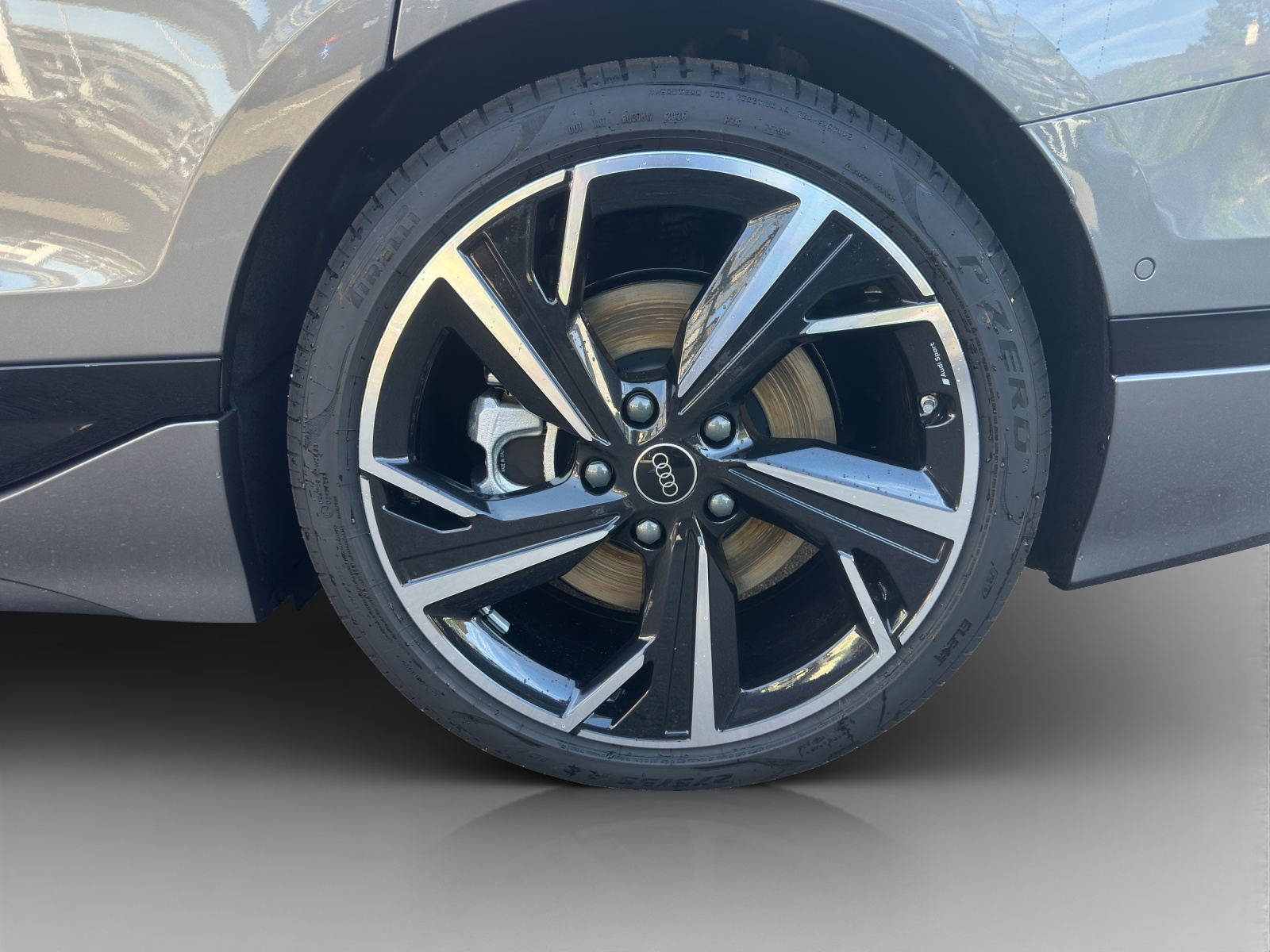 AUDI A6 Avant e-tron quattro-image-13