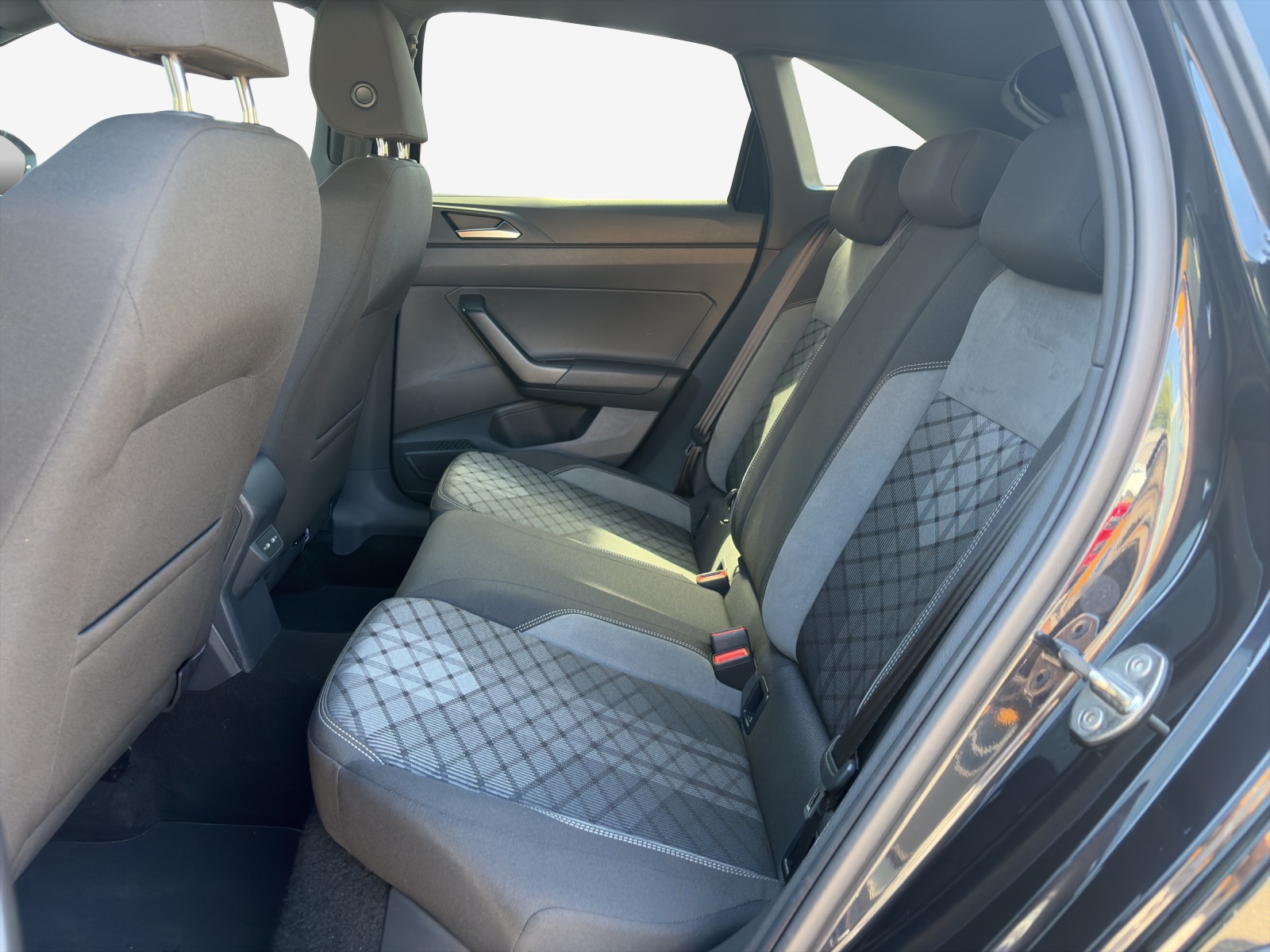 VW Taigo 1.0 TSI R-Line DSG-image-11