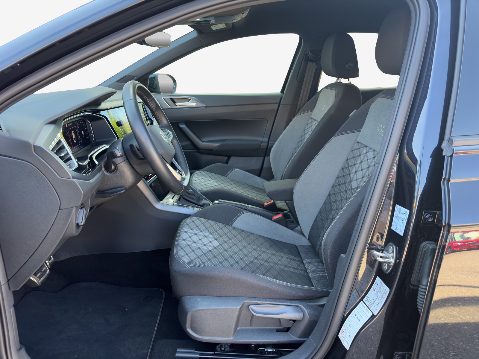 VW Taigo 1.0 TSI R-Line DSG-image-7