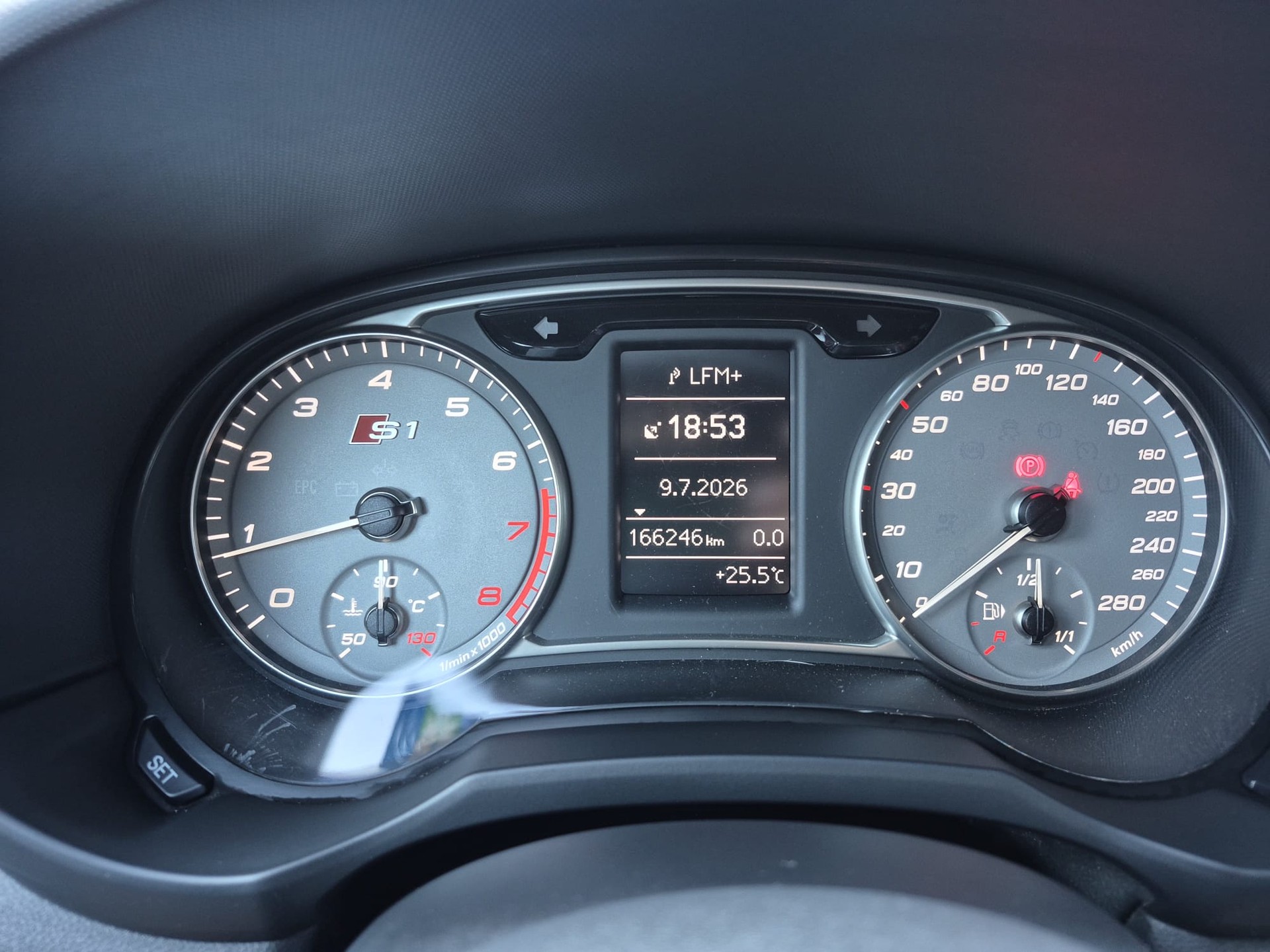 AUDI S1 Sportback 2.0 TFSI Sport quattro-image-11