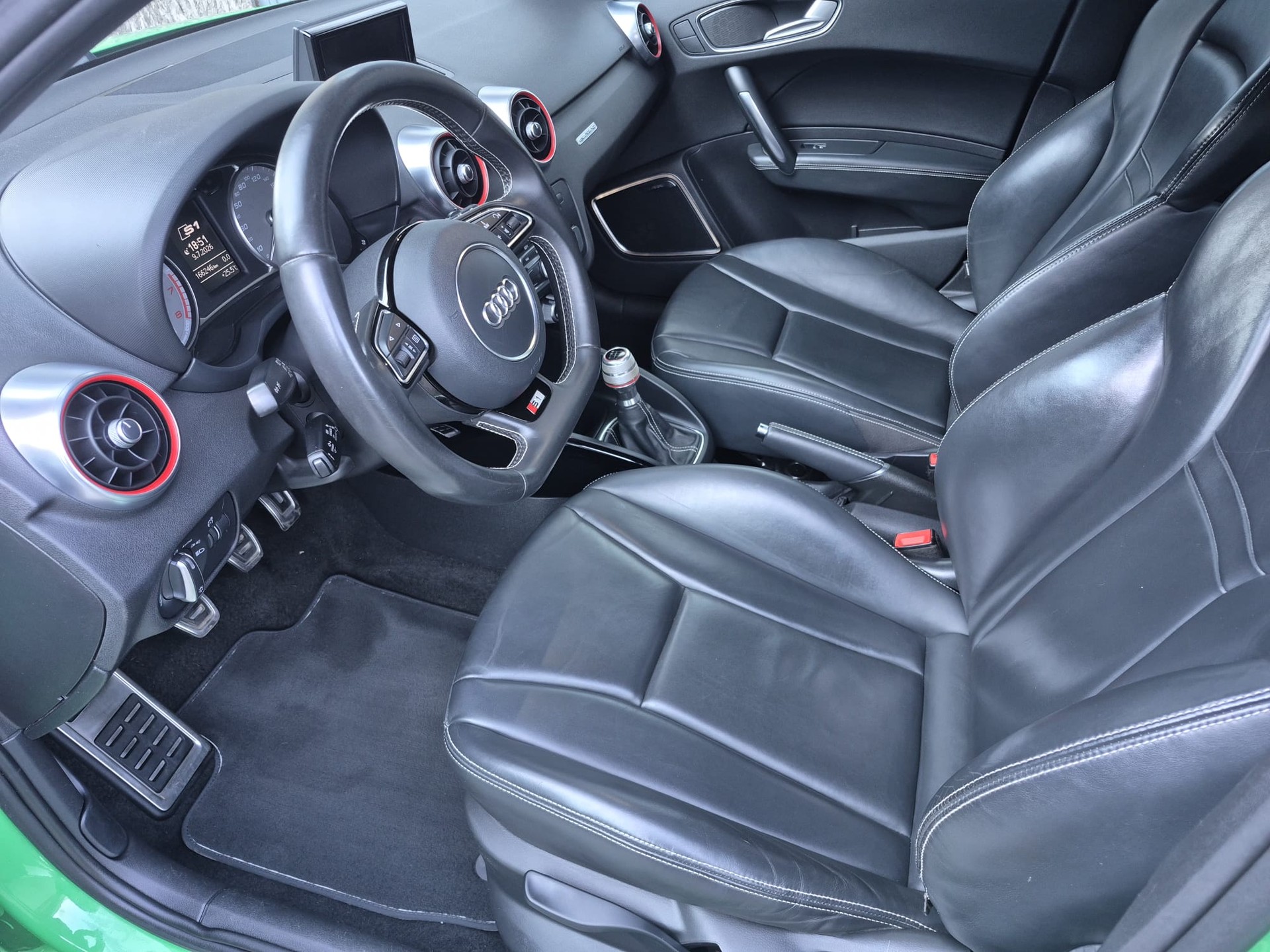 AUDI S1 Sportback 2.0 TFSI Sport quattro-image-7