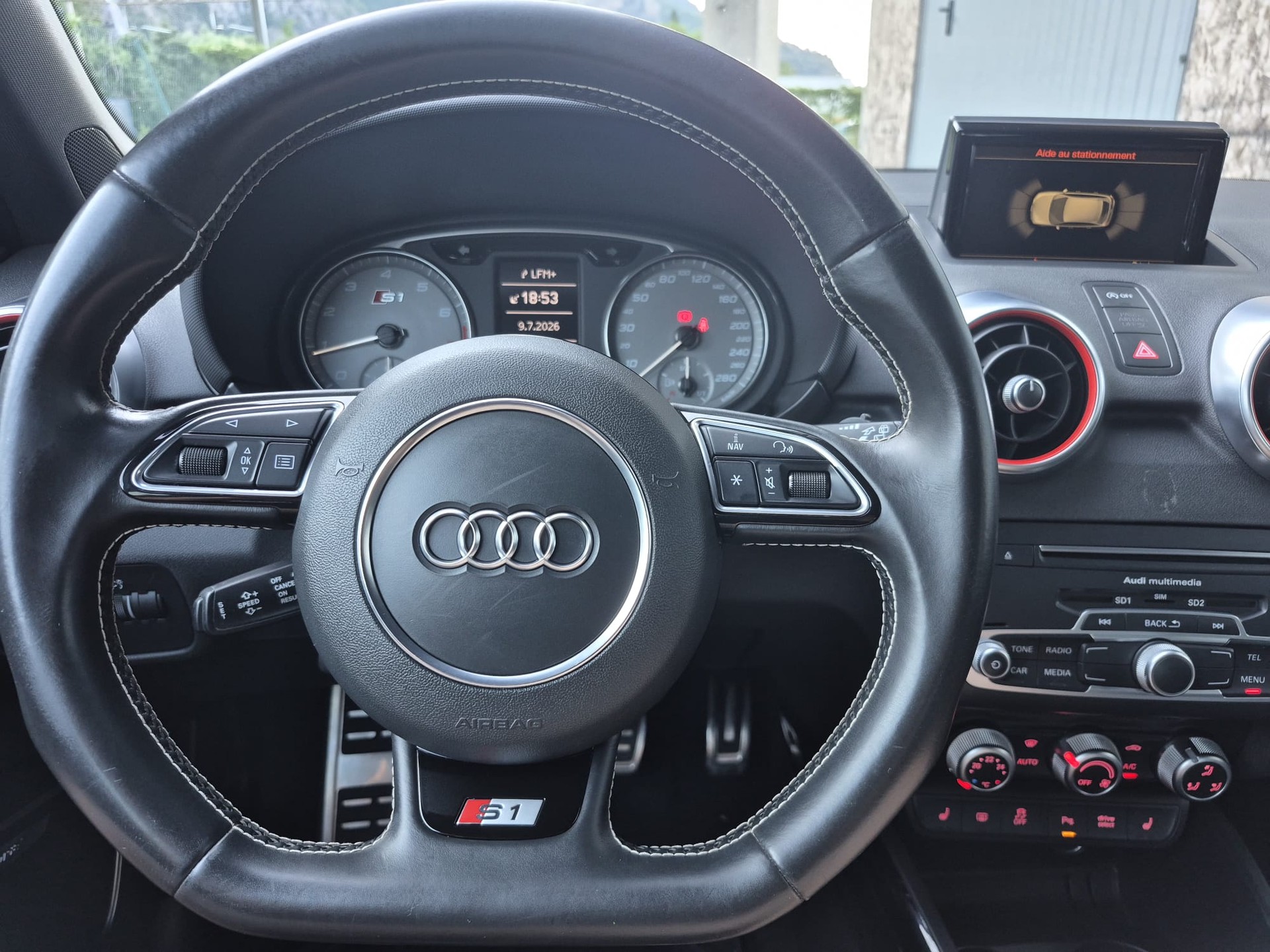 AUDI S1 Sportback 2.0 TFSI Sport quattro-image-10