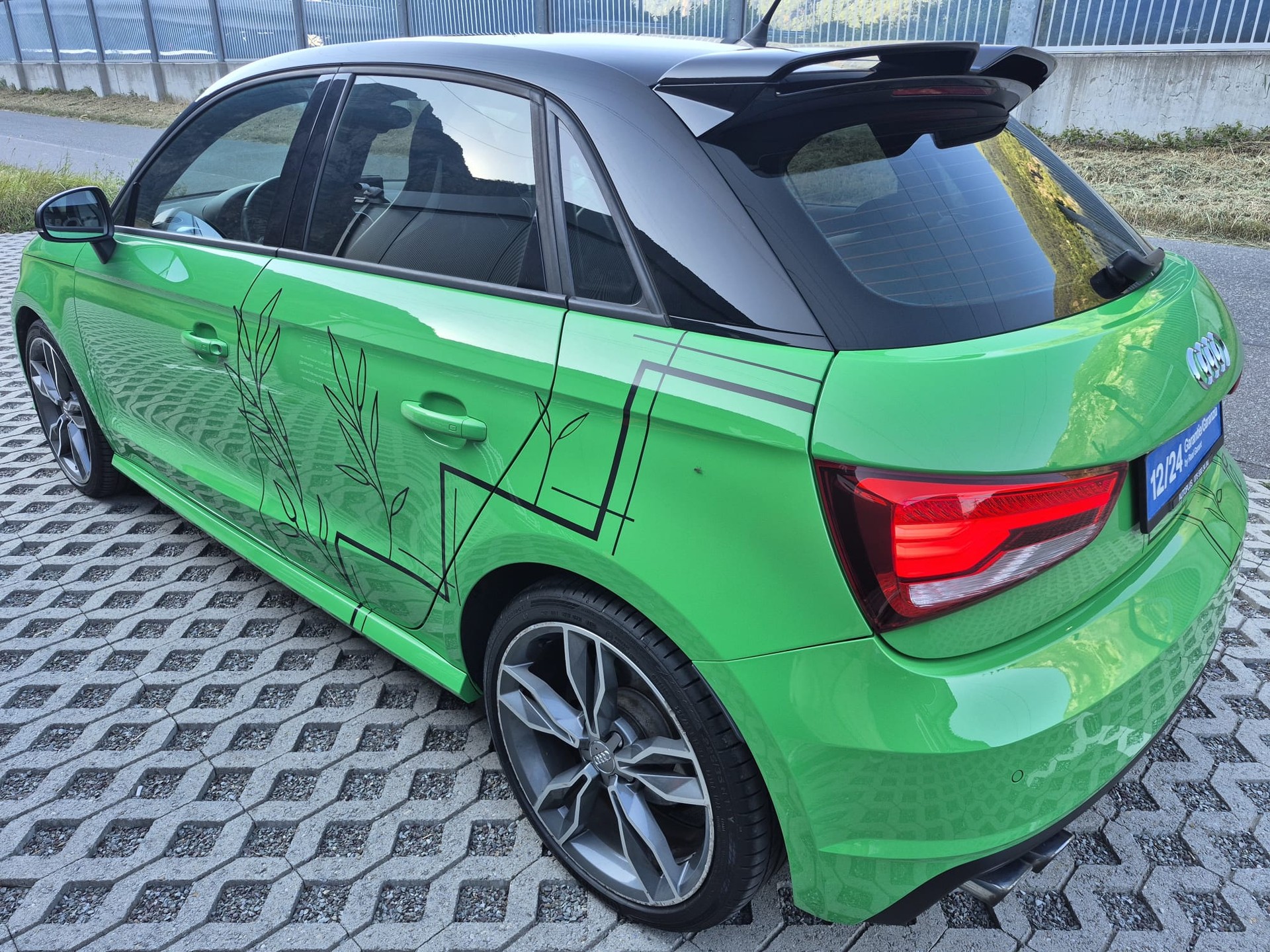 AUDI S1 Sportback 2.0 TFSI Sport quattro-image-4