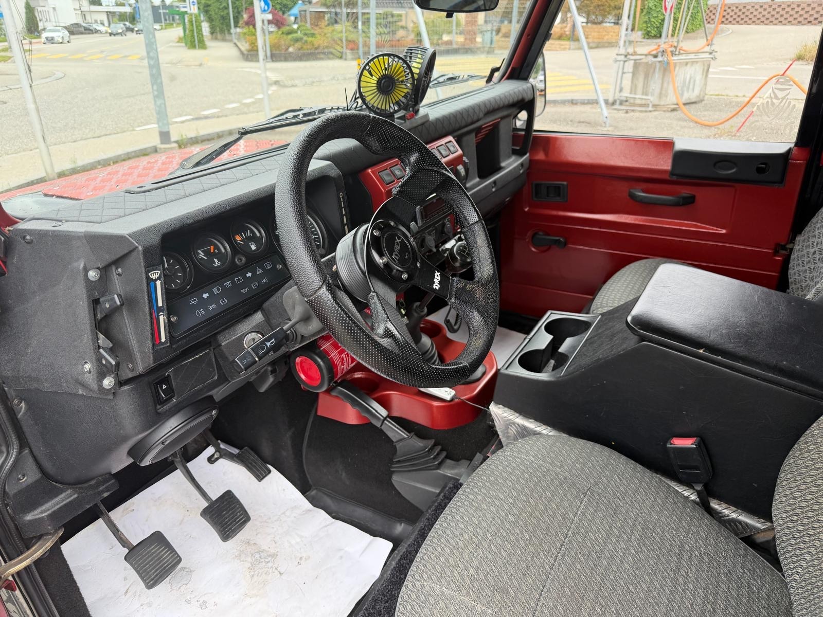 LAND ROVER Defender 90 CSW 2.5 TDi-image-11