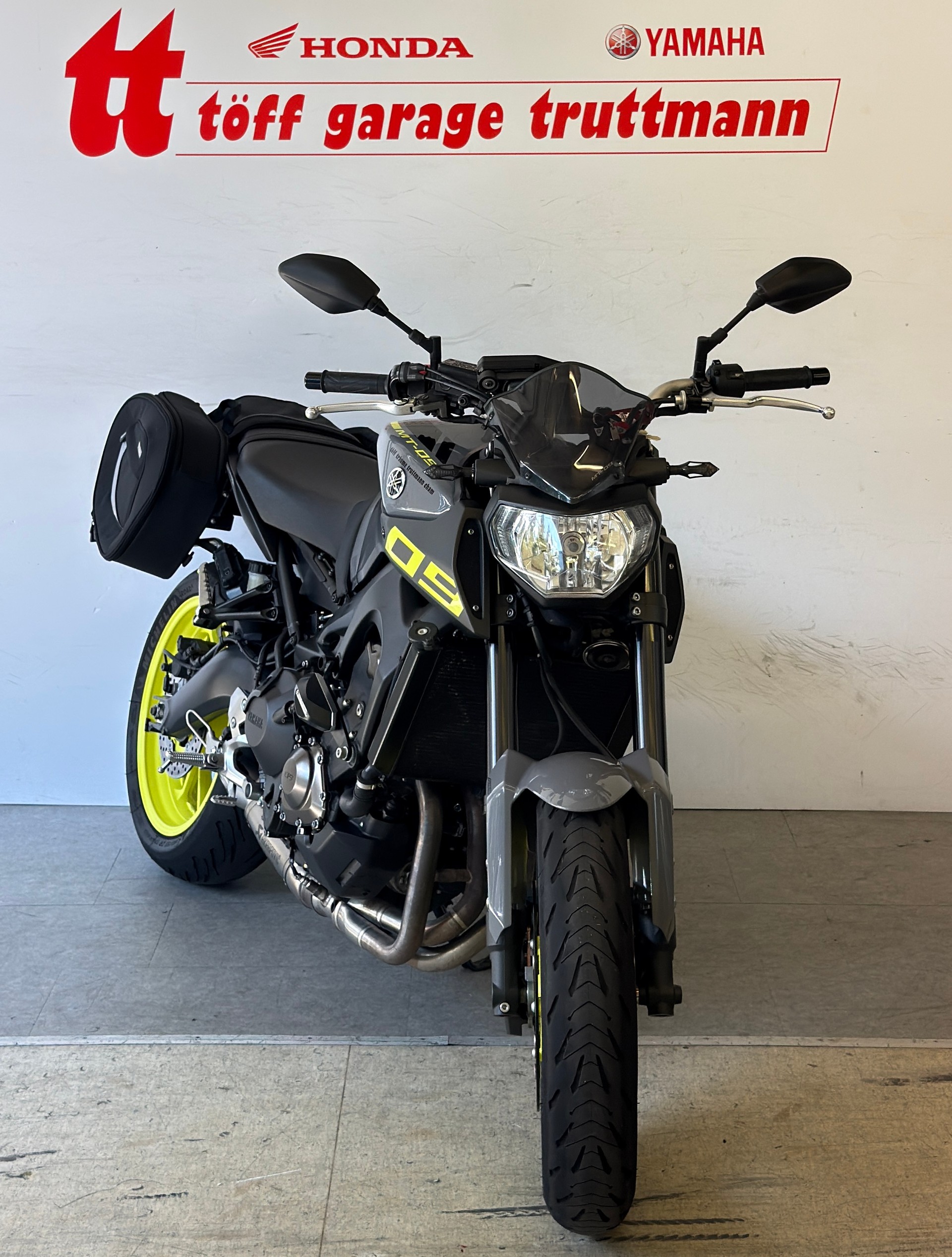 YAMAHA MT-09 ABS-showroom-element-2