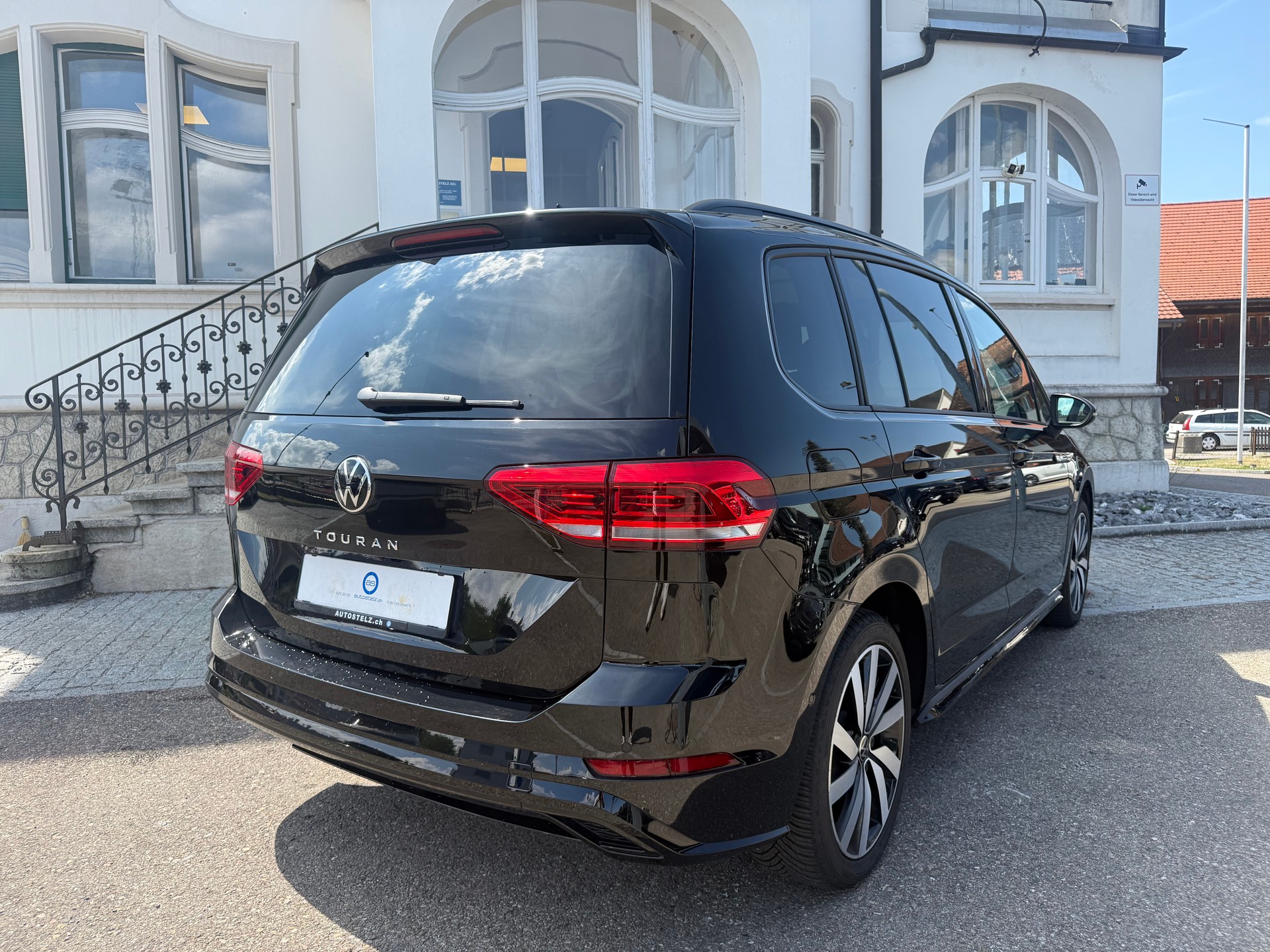 VW Touran 1.5 TSI Highline DSG R-LINE BLACK UND STYL / 48 MONATE WERK GARANTIE-image-5