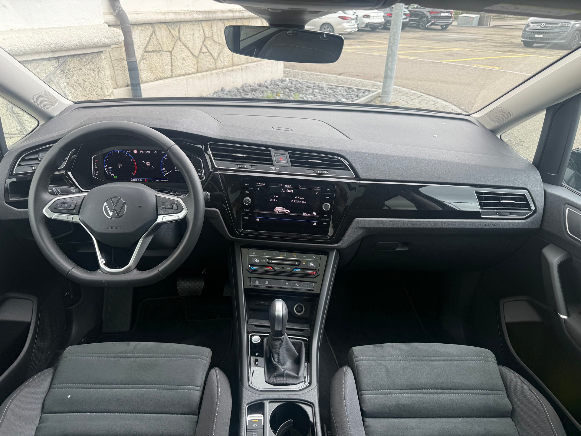 VW Touran 1.5 TSI Highline DSG R-LINE BLACK UND STYL / 48 MONATE WERK GARANTIE-image-12