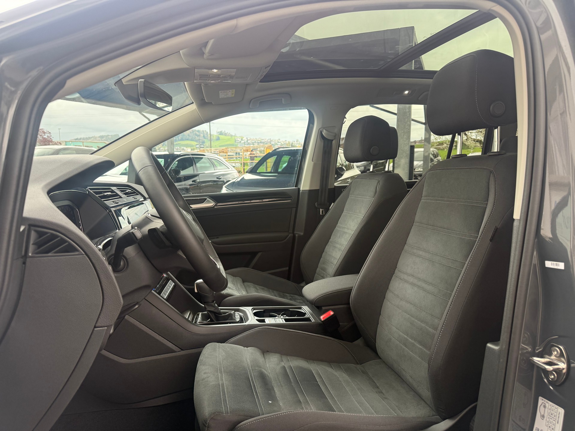 VW Touran 1.5 TSI Highline DSG R-LINE BLACK UND STYL / 48 MONATE WERK GARANTIE-image-7