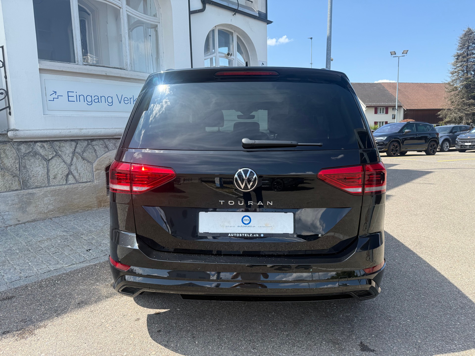 VW Touran 1.5 TSI Highline DSG R-LINE BLACK UND STYL / 48 MONATE WERK GARANTIE-image-6