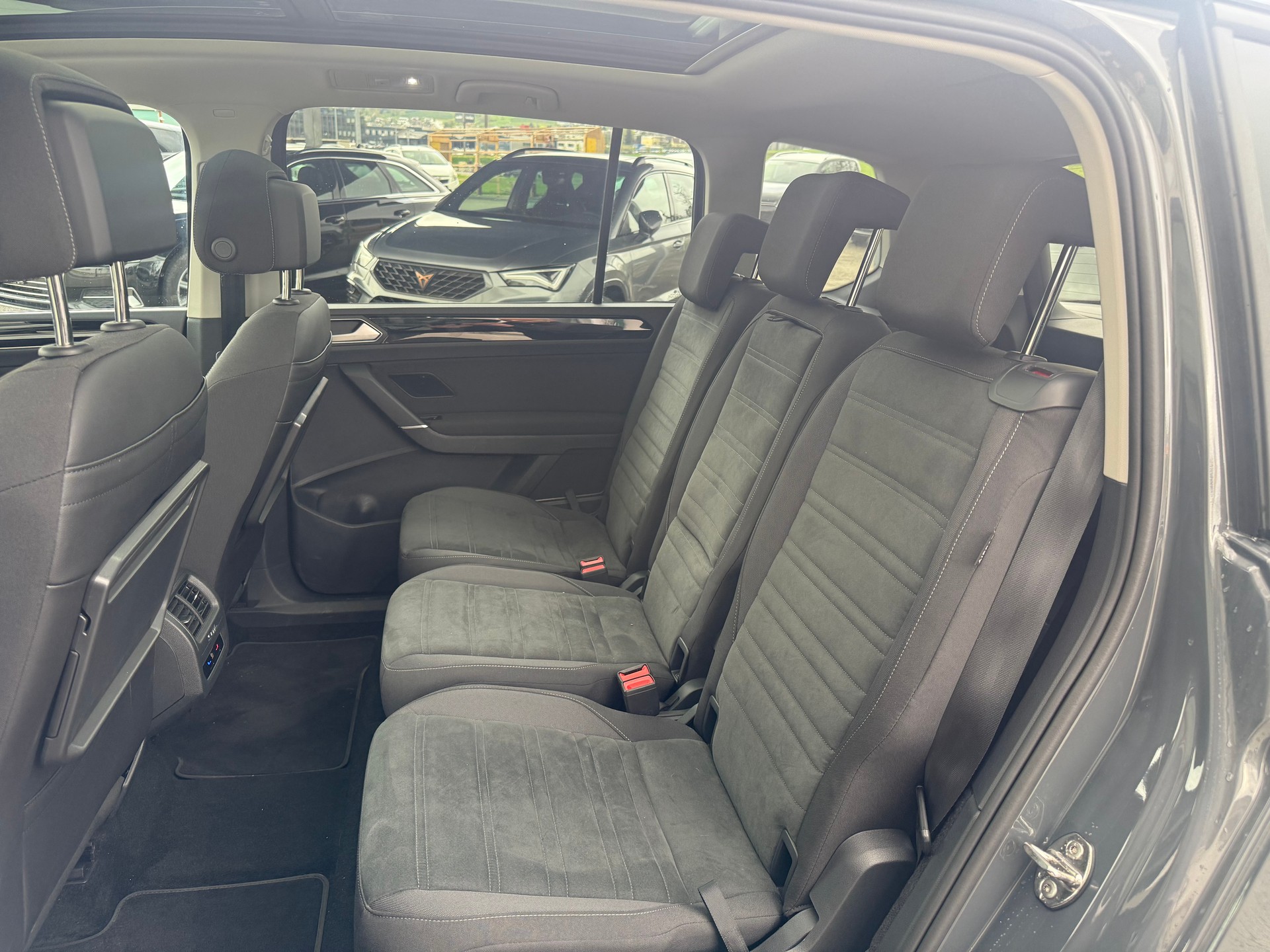 VW Touran 1.5 TSI Highline DSG R-LINE BLACK UND STYL / 48 MONATE WERK GARANTIE-image-9