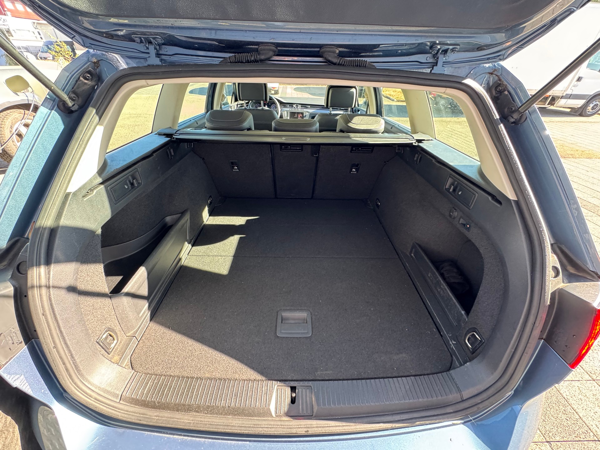 VW 2.0 TDI 240 SCR DSG 4motion-image-2