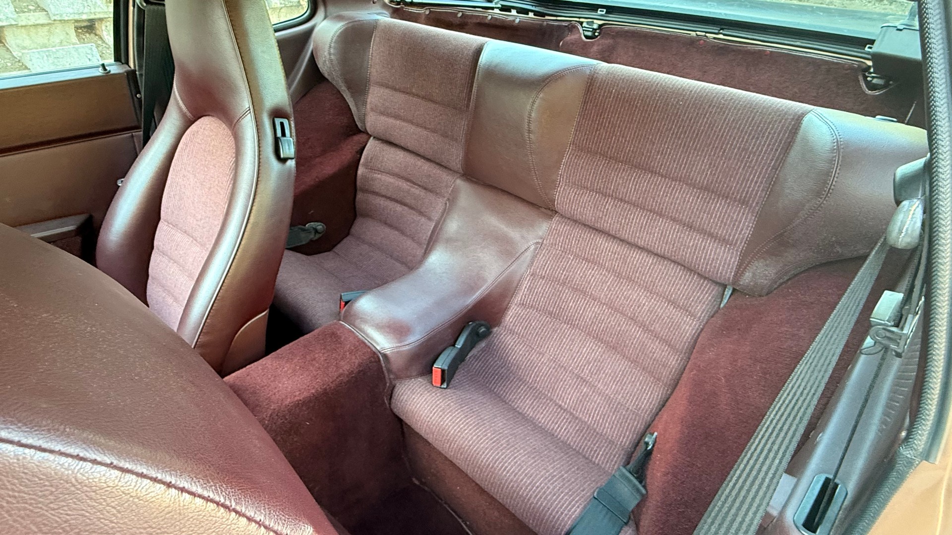 PORSCHE 2.5 S-image-13