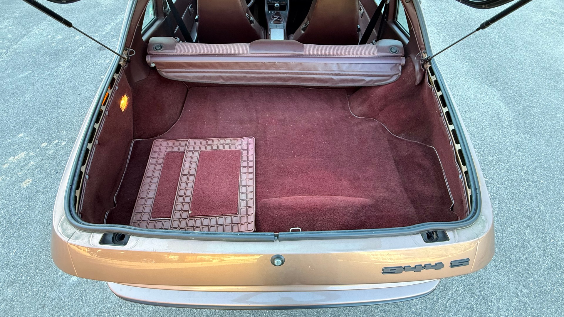 PORSCHE 2.5 S-image-14